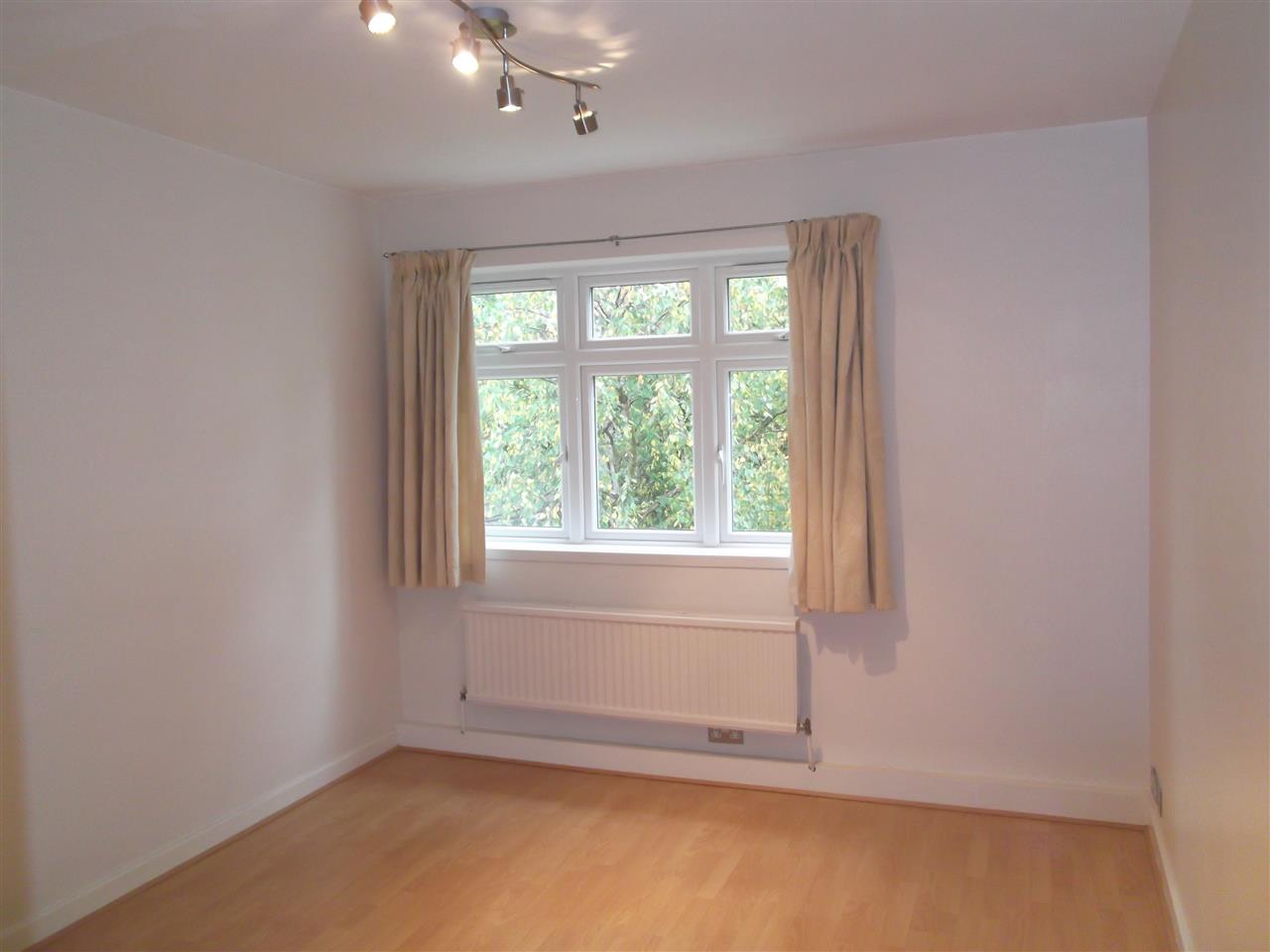 Merryfield Court, Merryfield Gardens - Picture 8