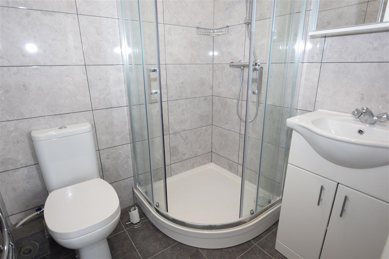 High Street - Picture 4