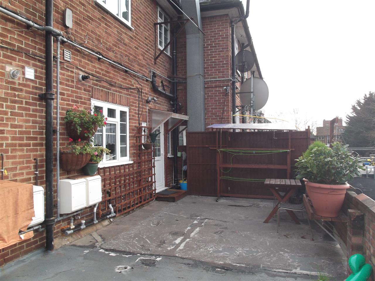 Honeypot Lane - Picture 1