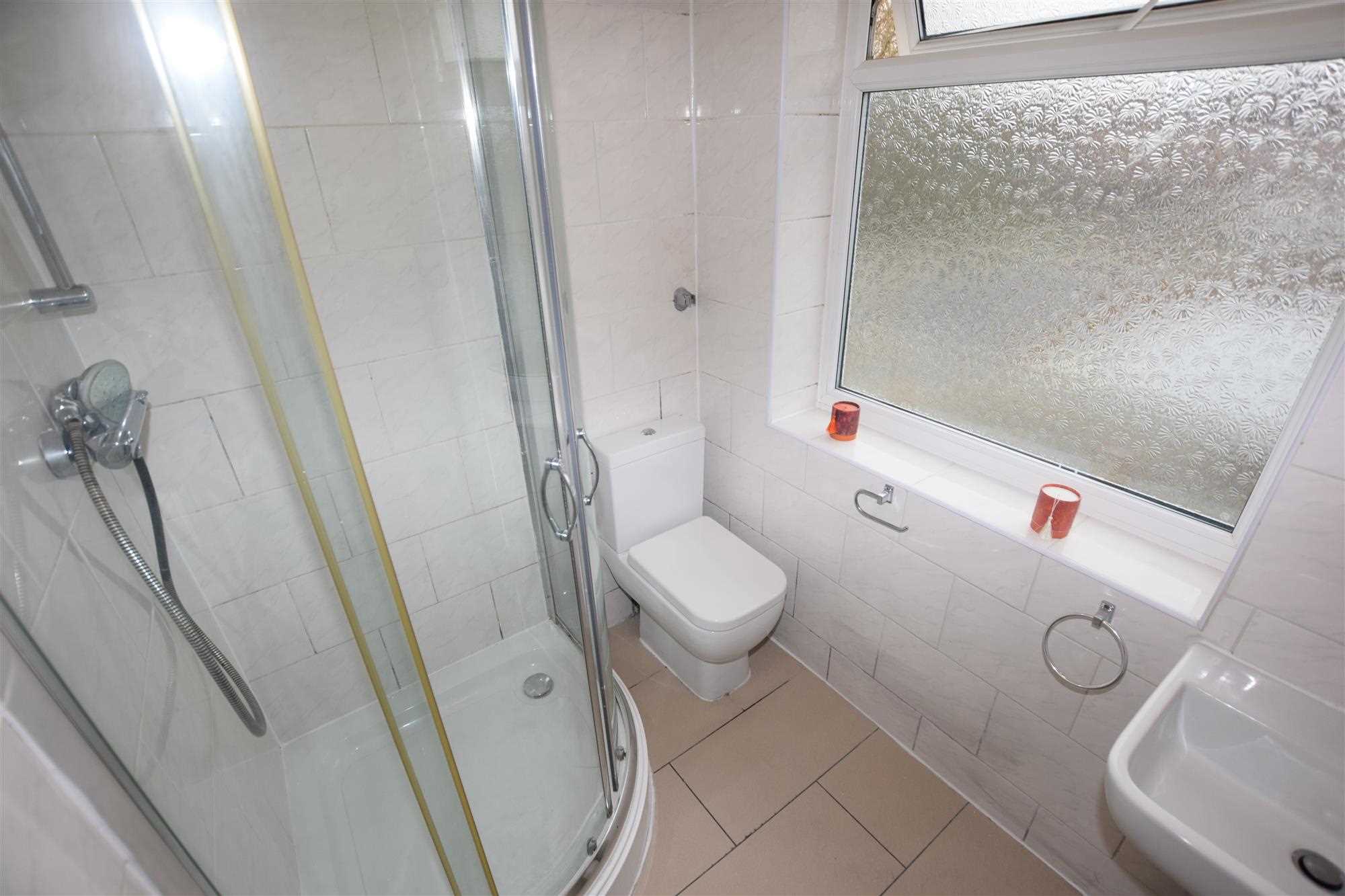 Streatfield Road - Picture 6