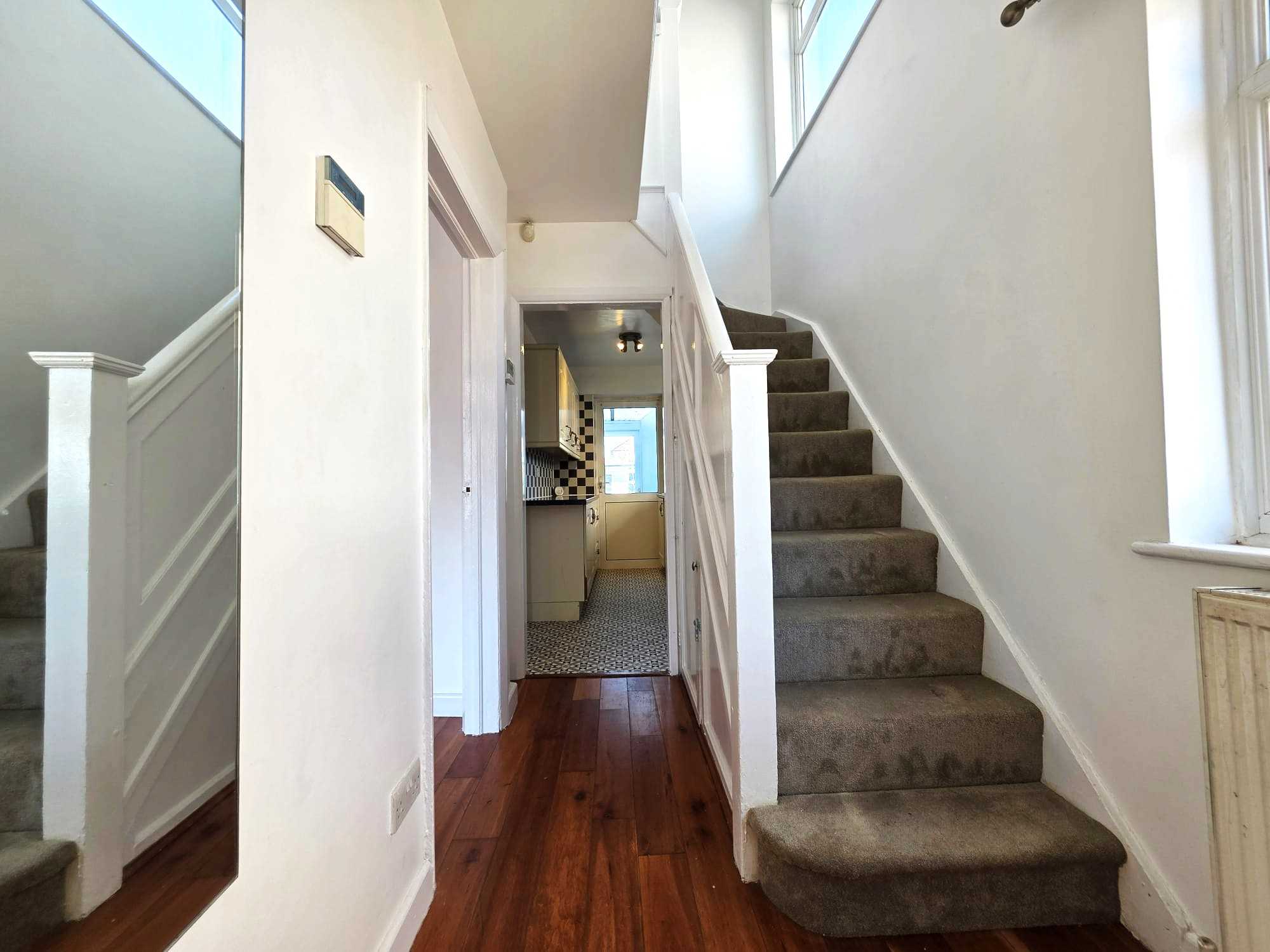 Elgin Avenue - Picture 2