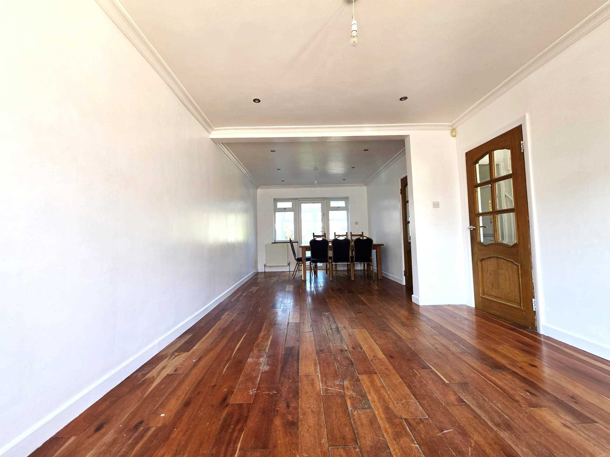 Elgin Avenue - Picture 4