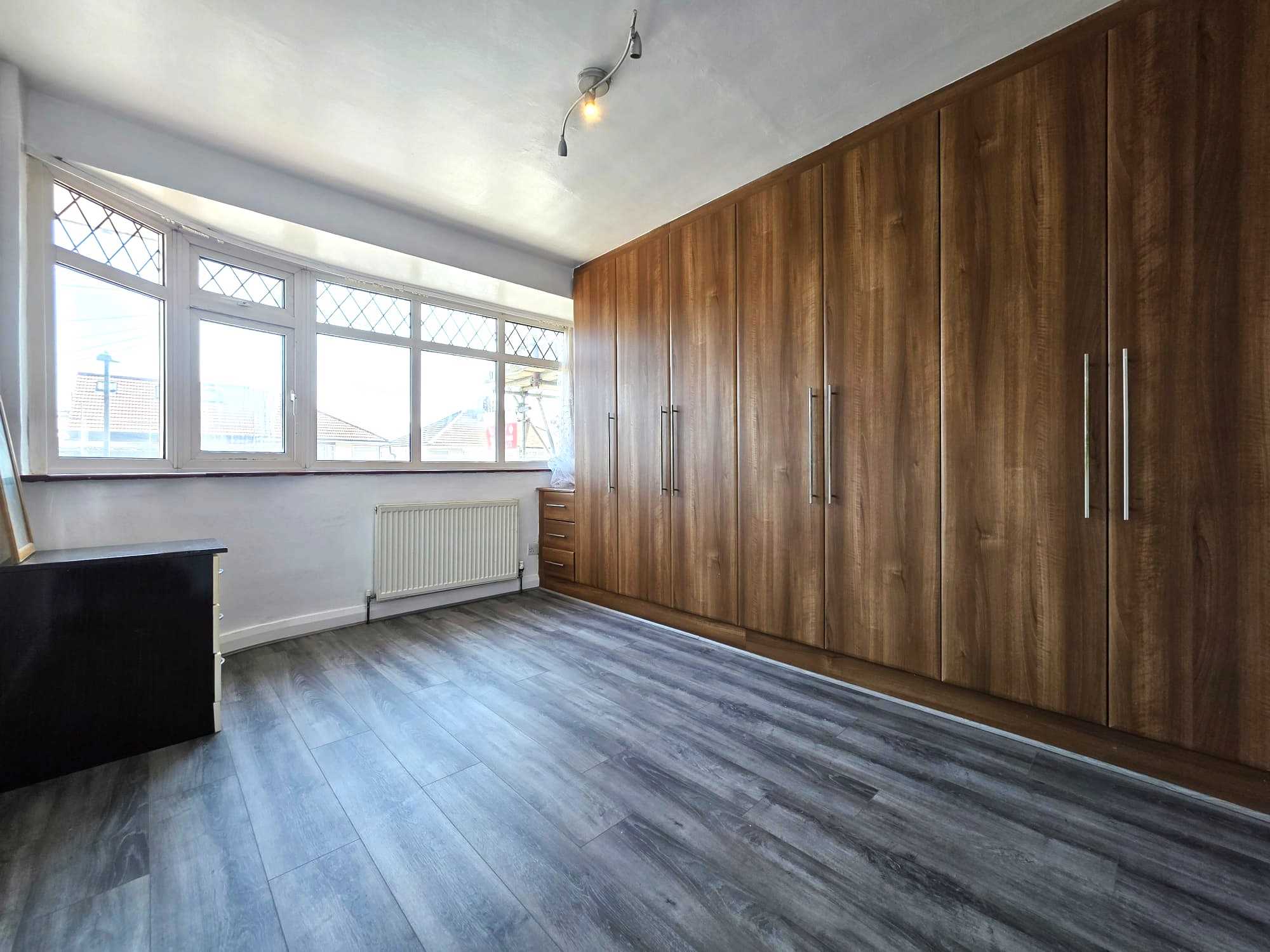 Elgin Avenue - Picture 8