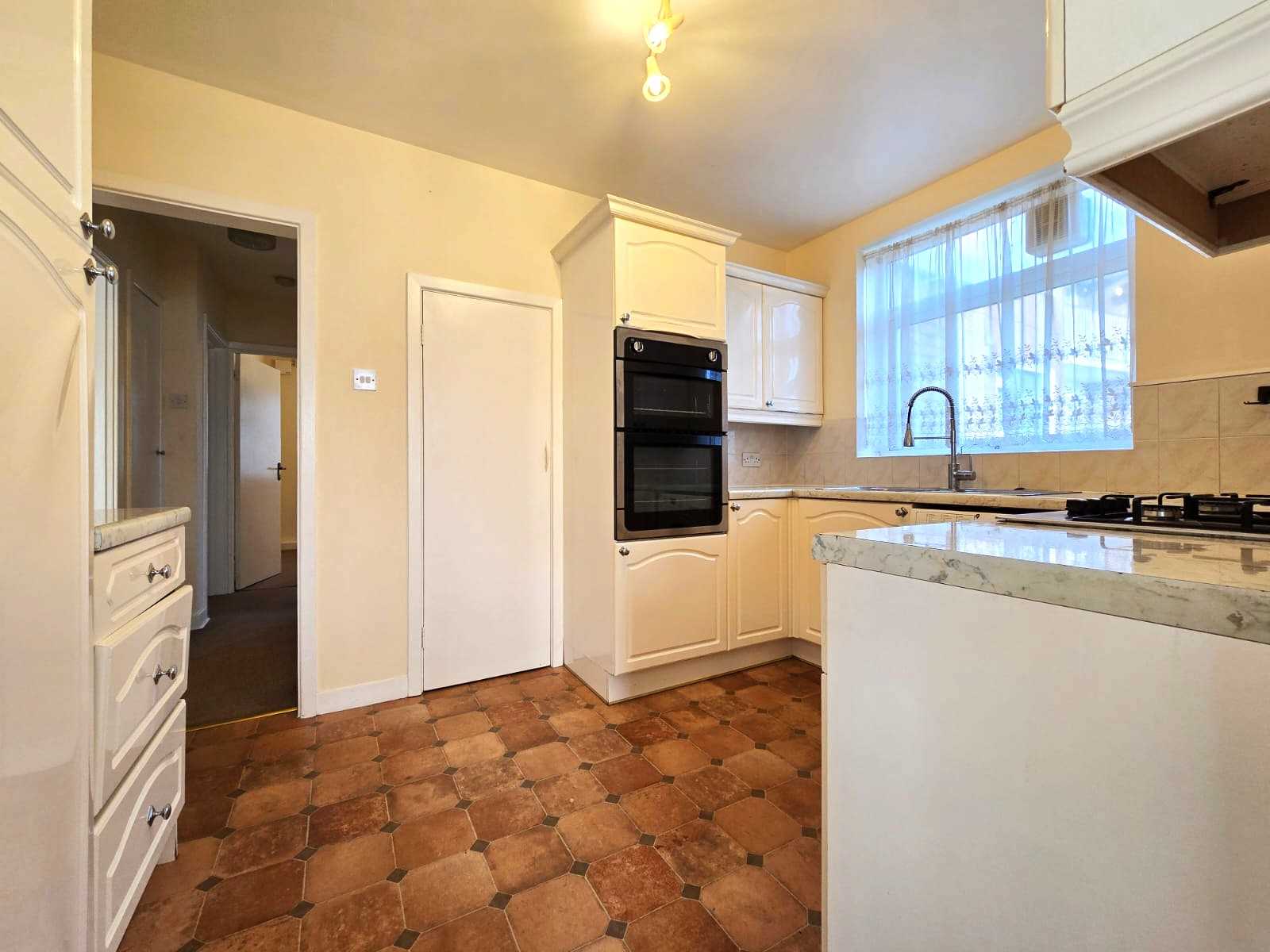 Dene Court, Dene Gardens - Picture 6