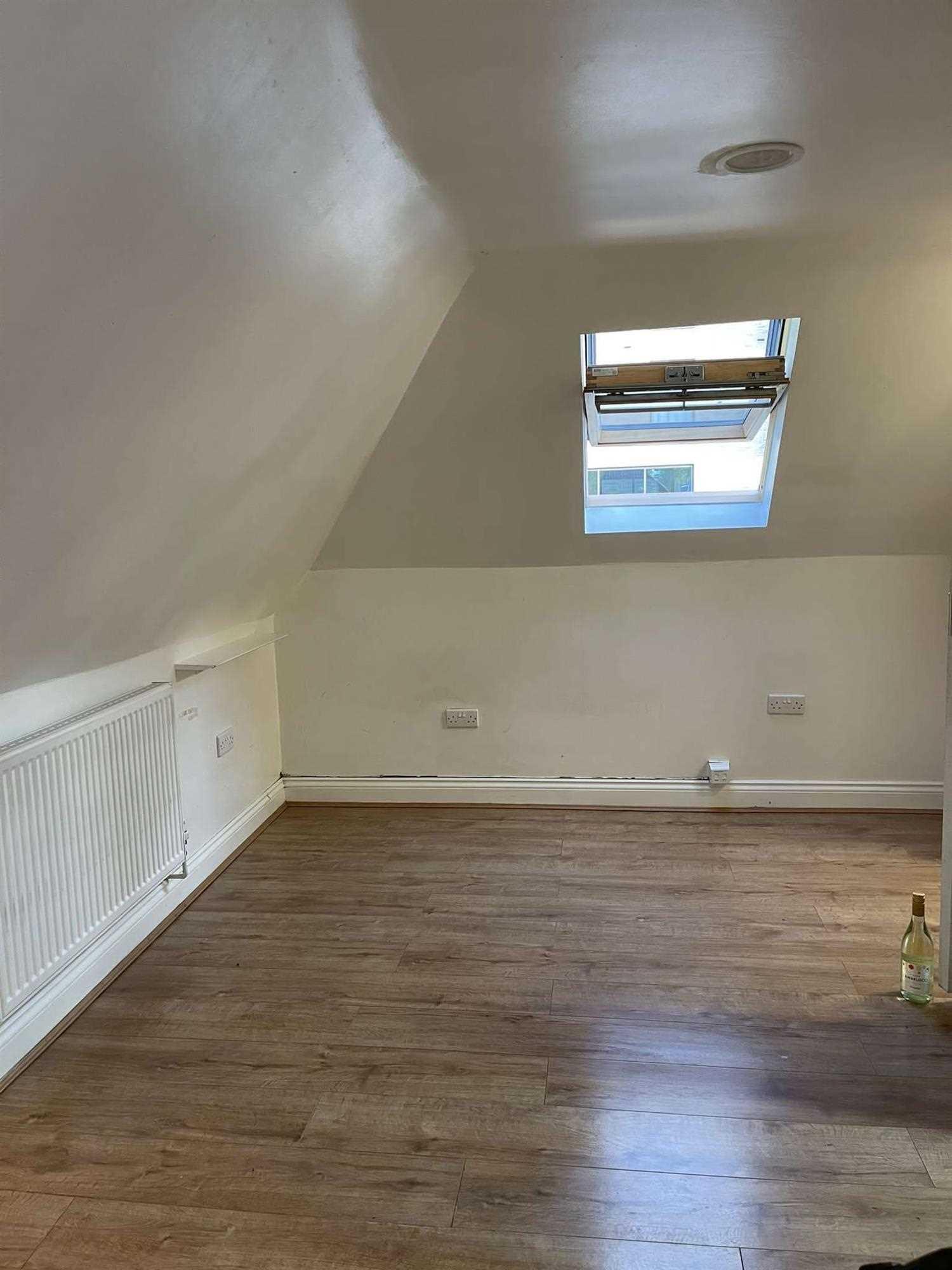 Colindale Avenue - Picture 1