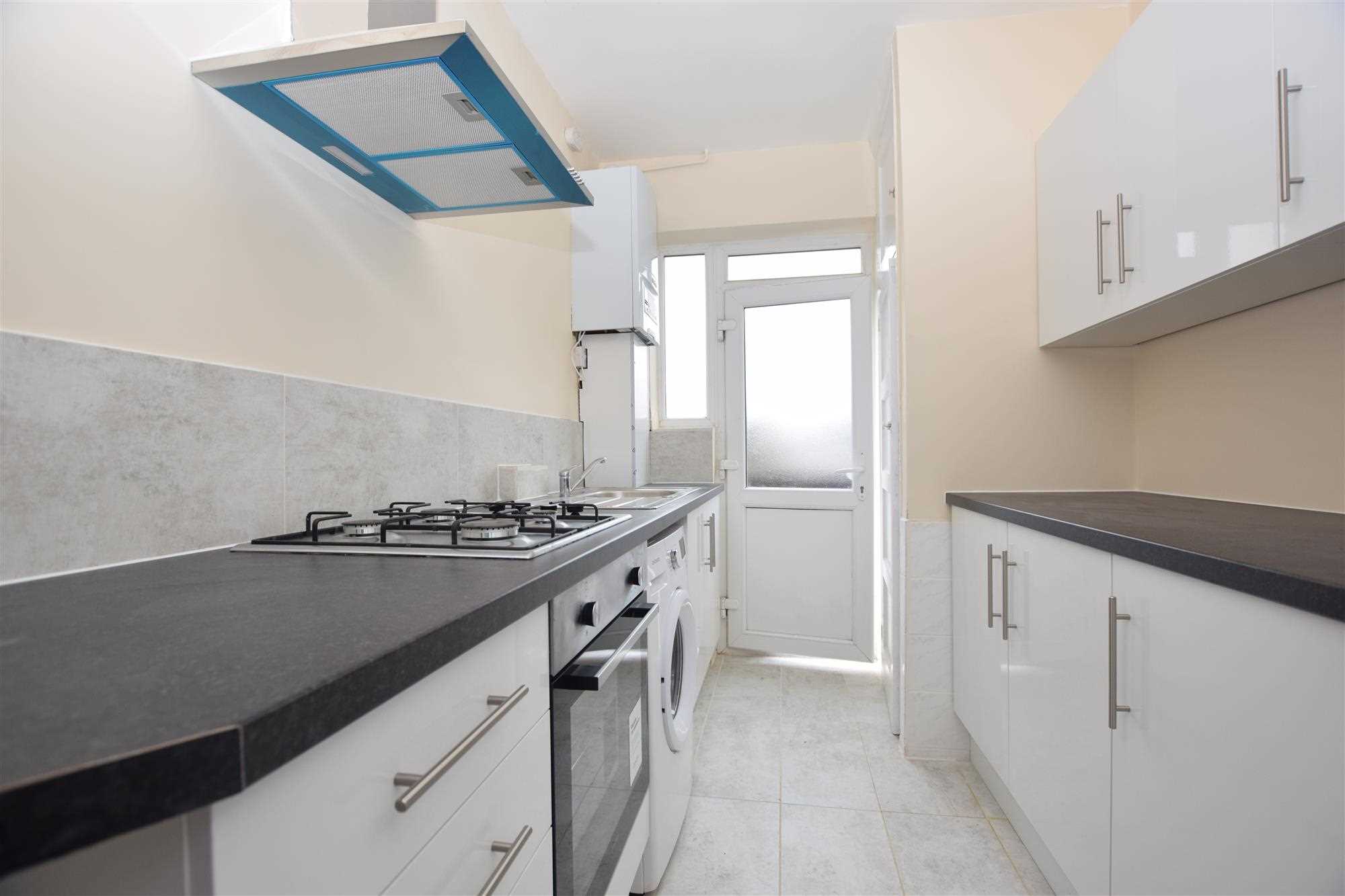 Camrose Avenue - Picture 3