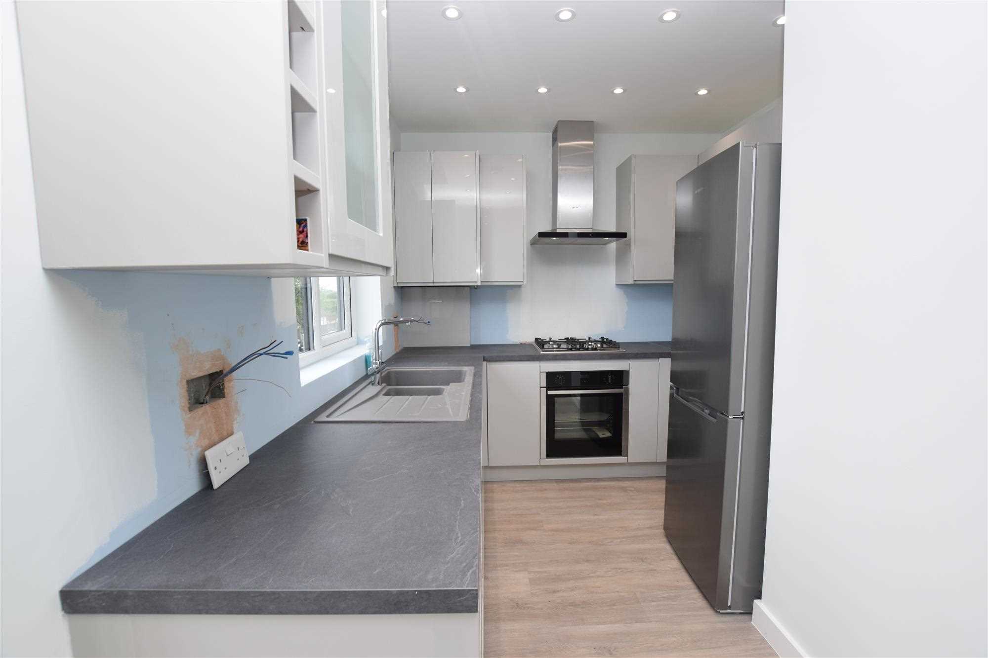 Kenilworth Drive - Picture 2