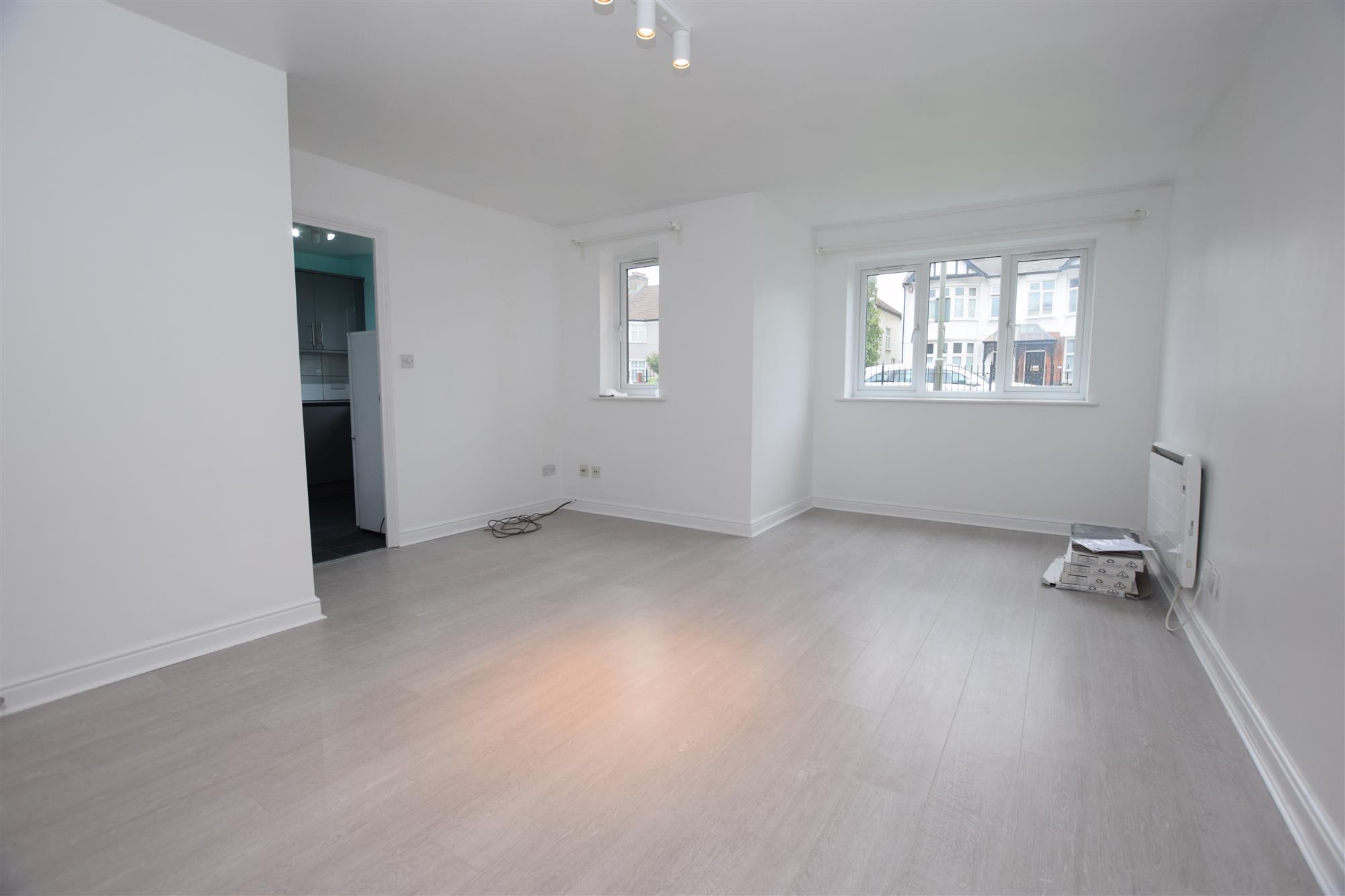 Fairfield Crescent - Picture 1