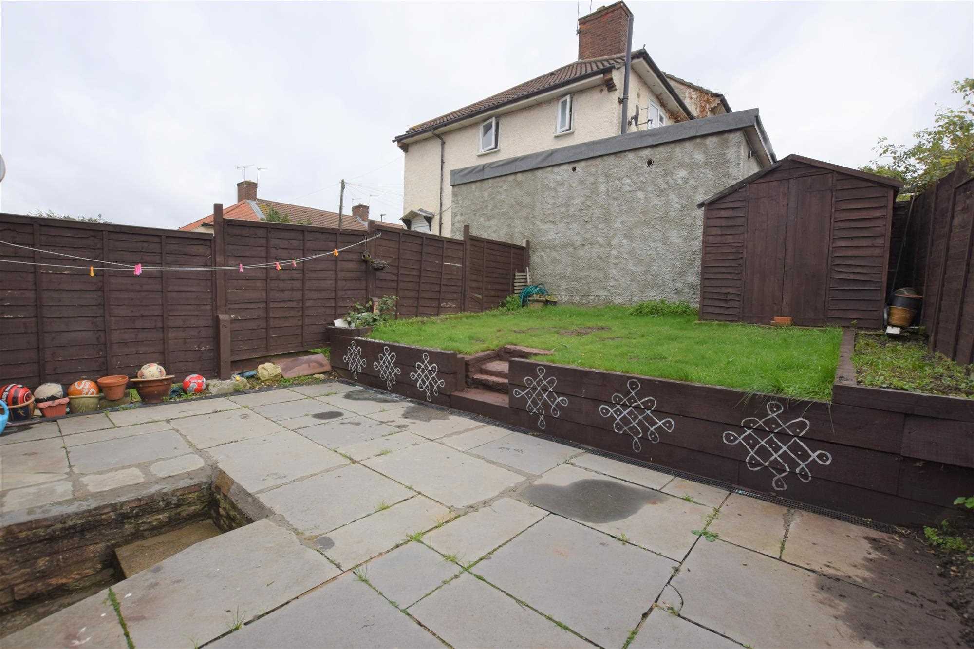 Elm Park - Picture 4