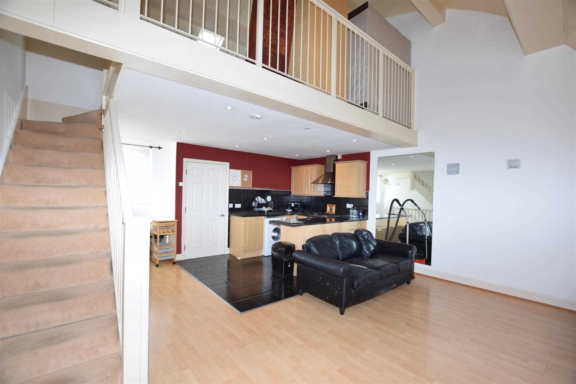 Streatfield Road - Picture 2