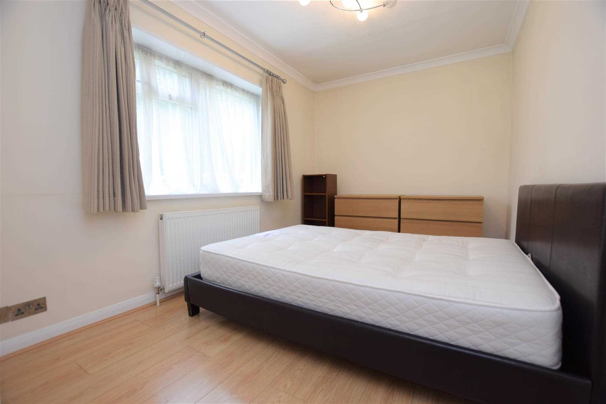Streatfield Road - Picture 5