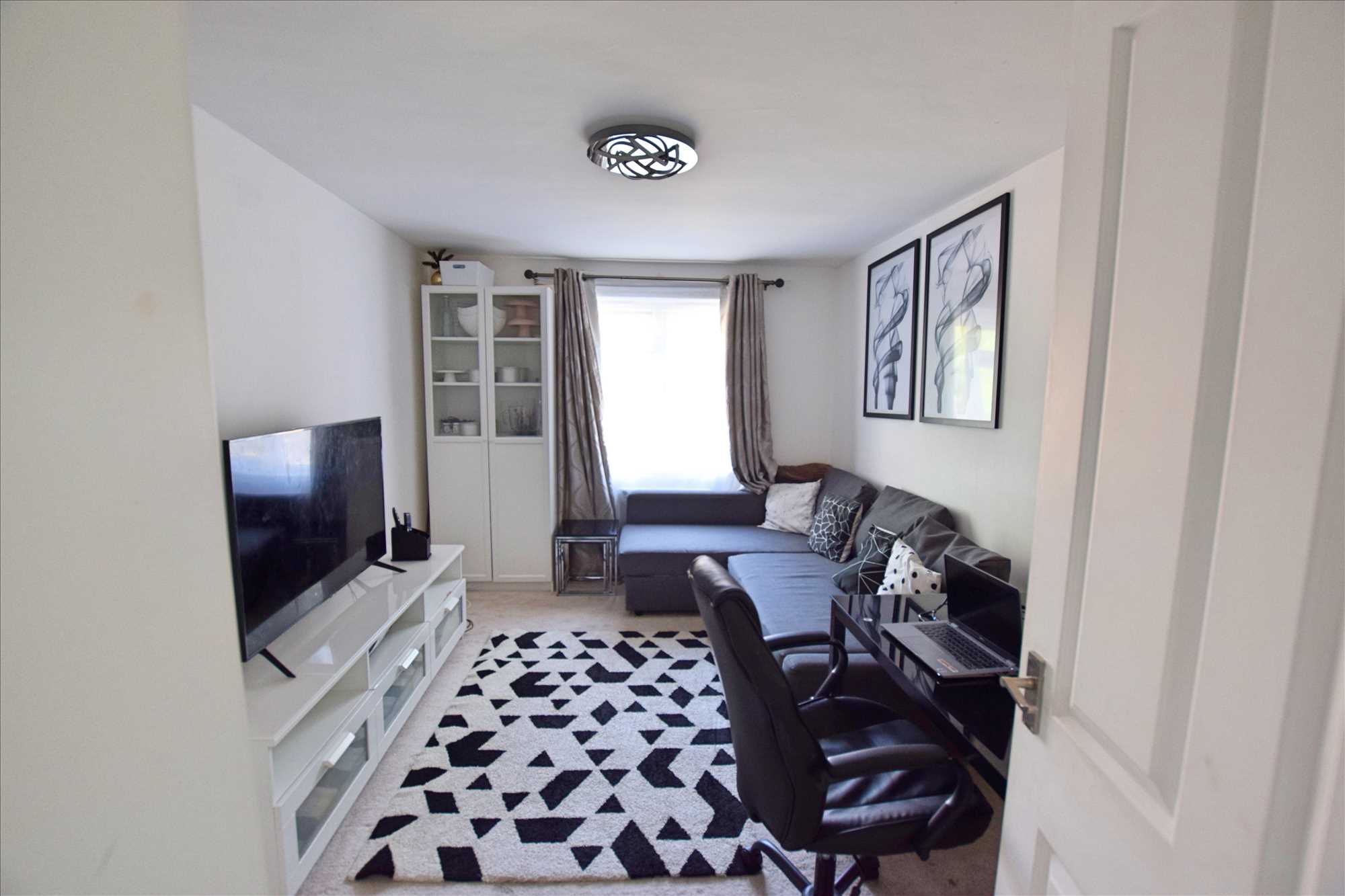 Buckingham Road - Picture 3