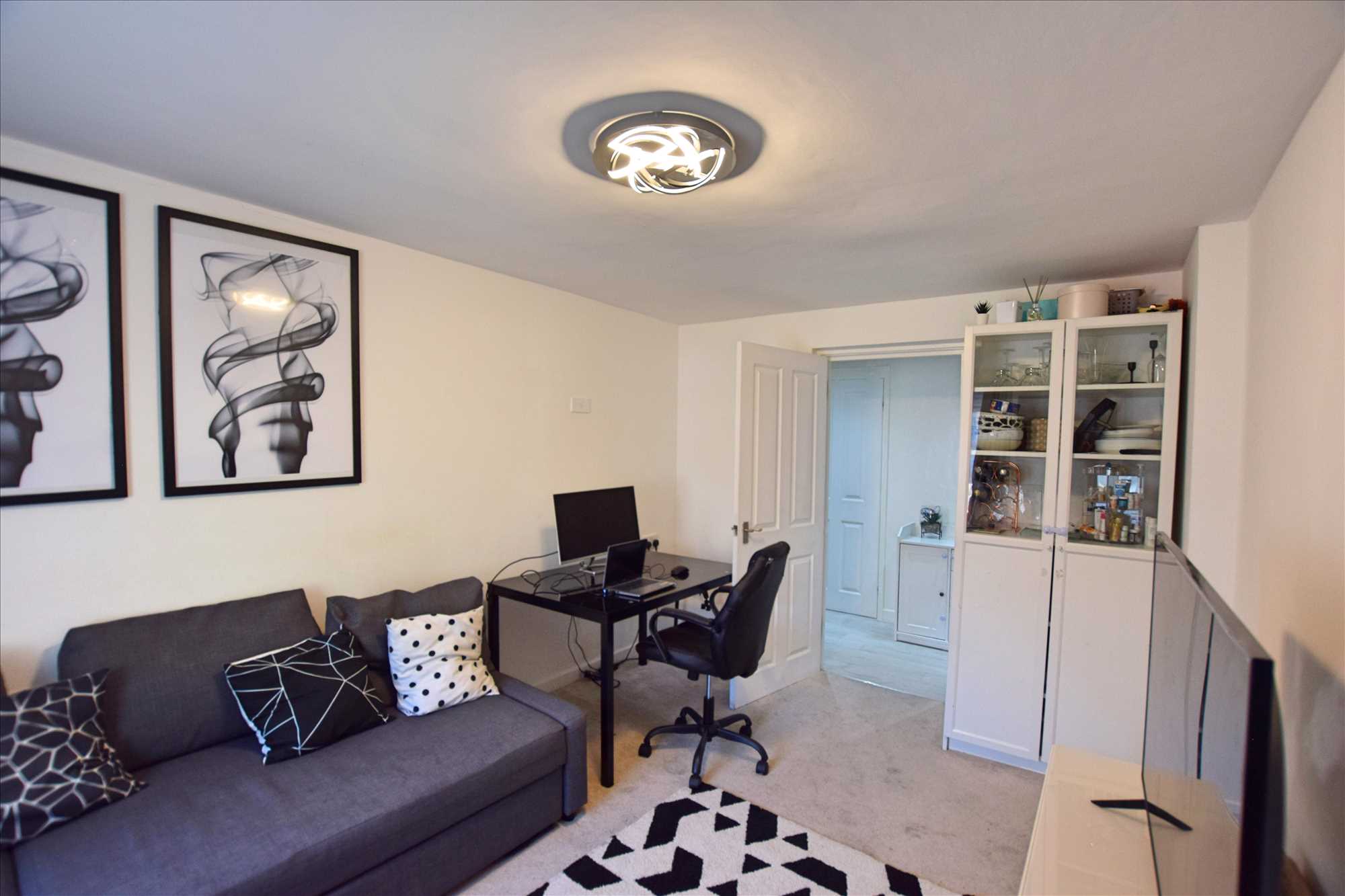Buckingham Road - Picture 4