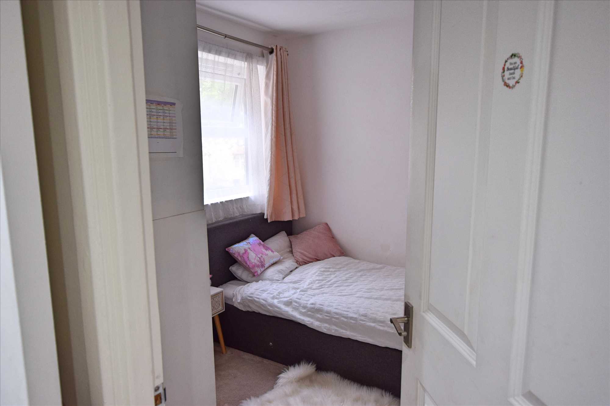 Buckingham Road - Picture 6
