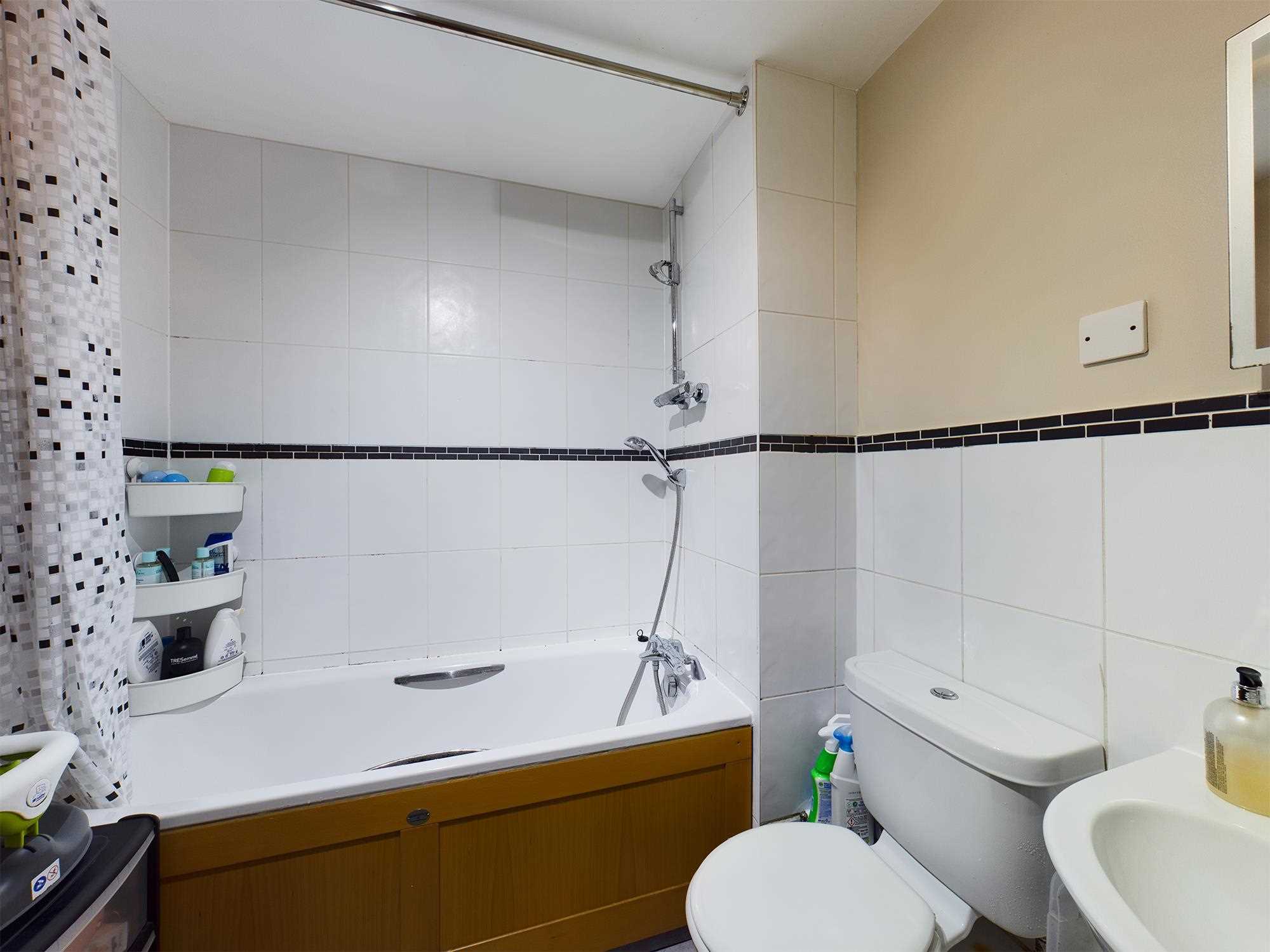 Amber House, Honeypot Lane, - Picture 12