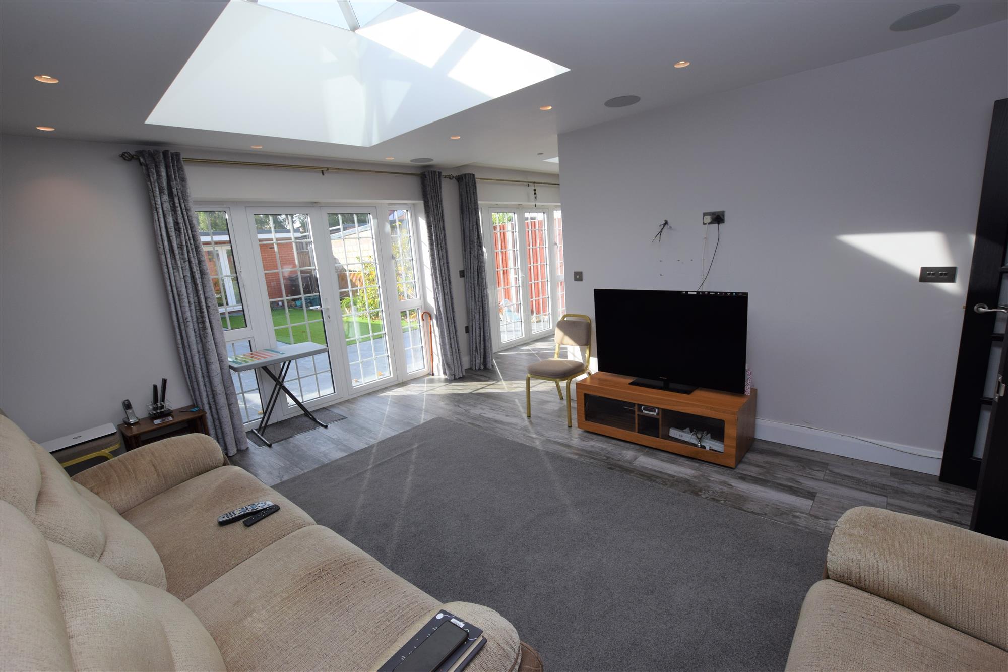 Uppingham Avenue - Picture 1