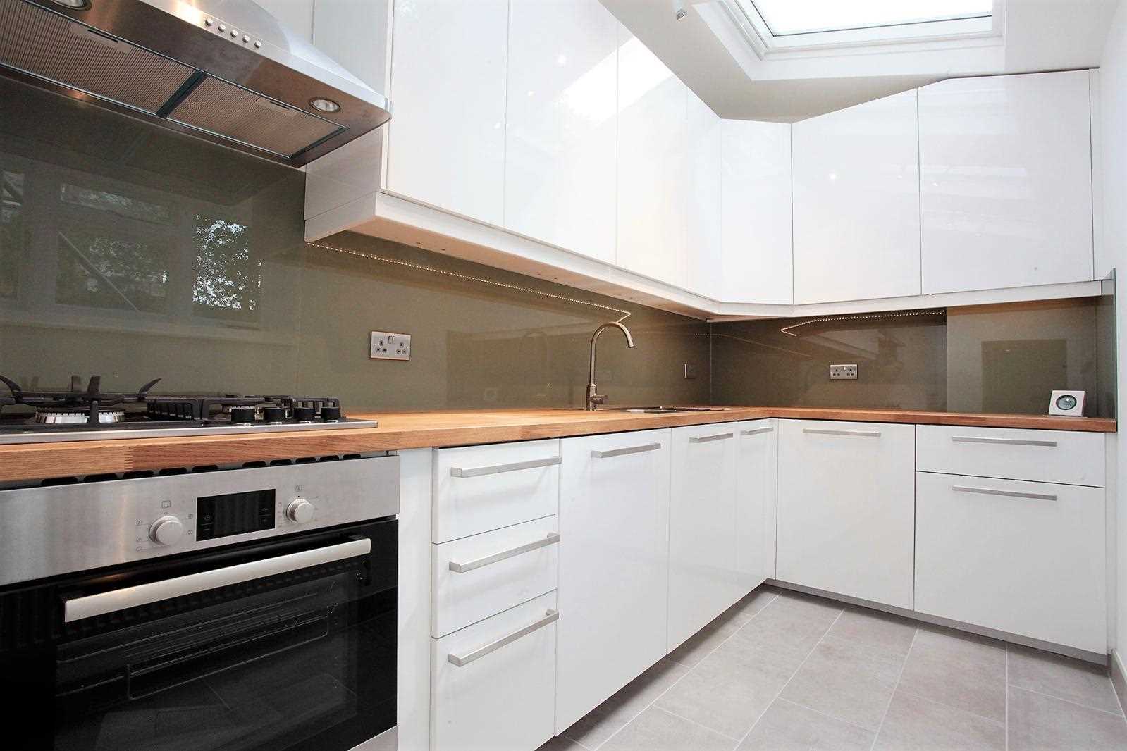 Clapham Park Road - Picture 3