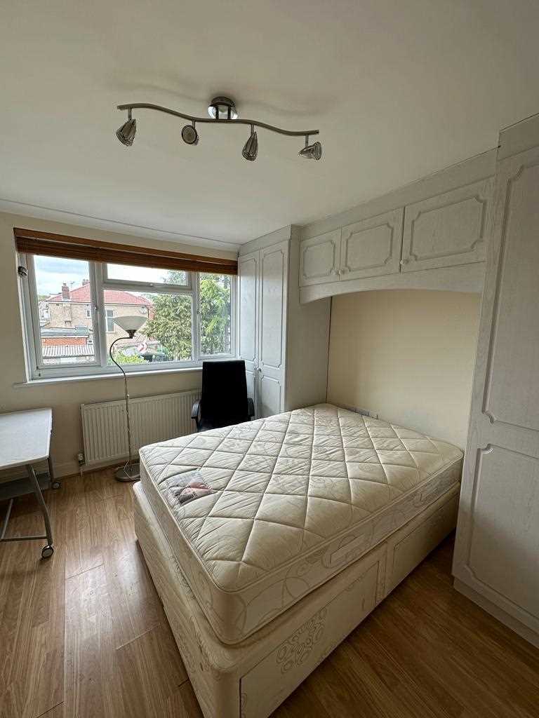 Clifton Avenue - Picture 4