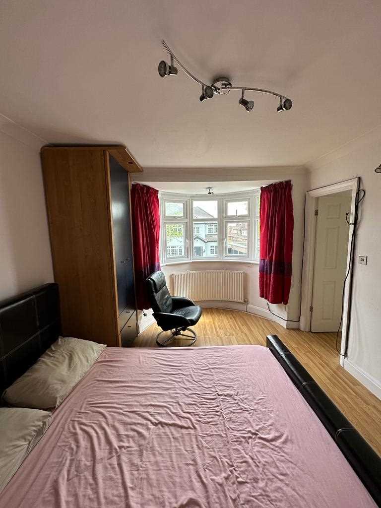 Clifton Avenue - Picture 5