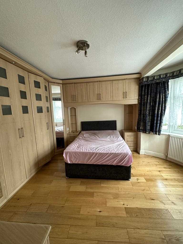 Clifton Avenue - Picture 7