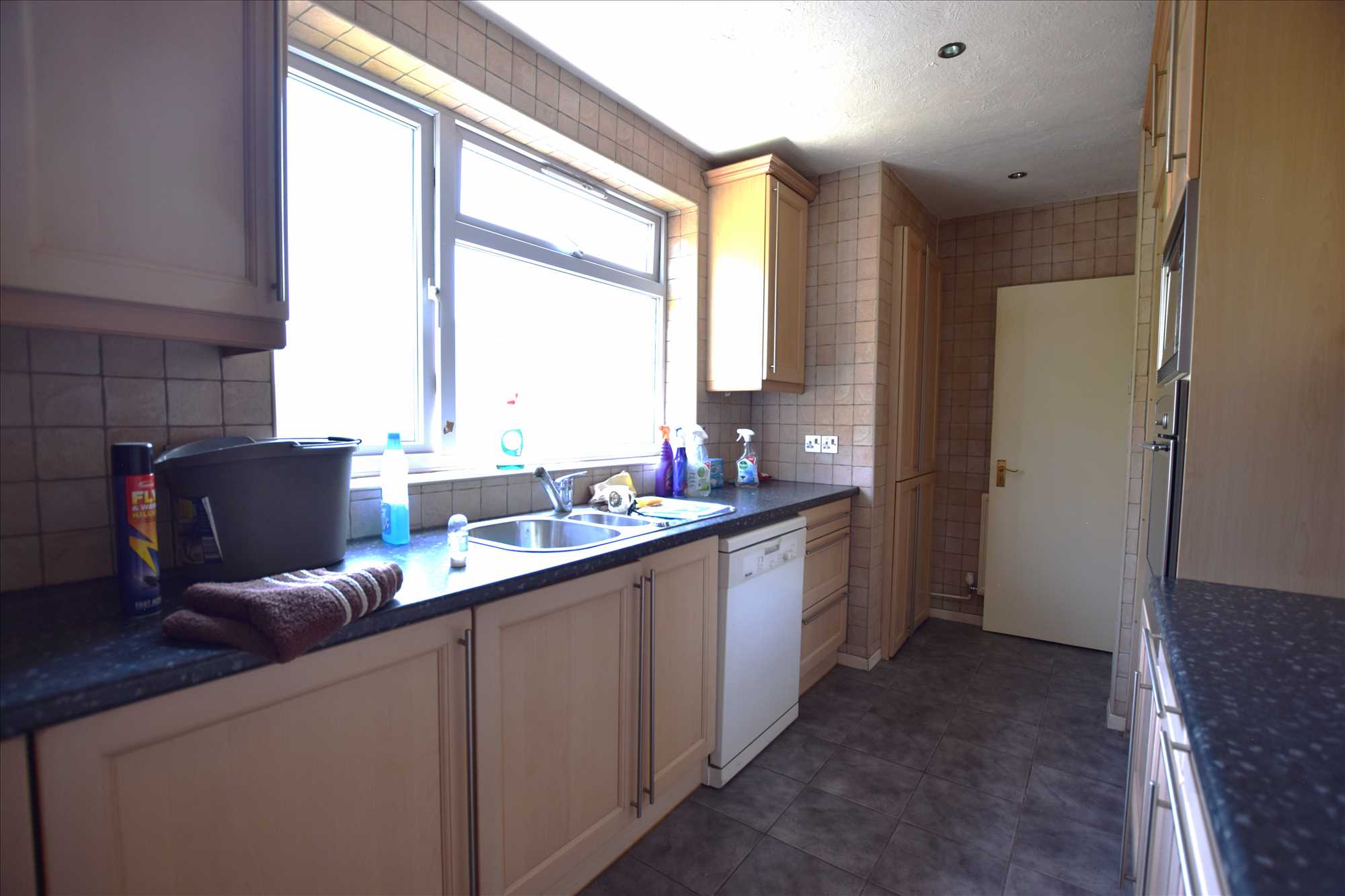 Kent House, Stratton Close, Edgware - Picture 2
