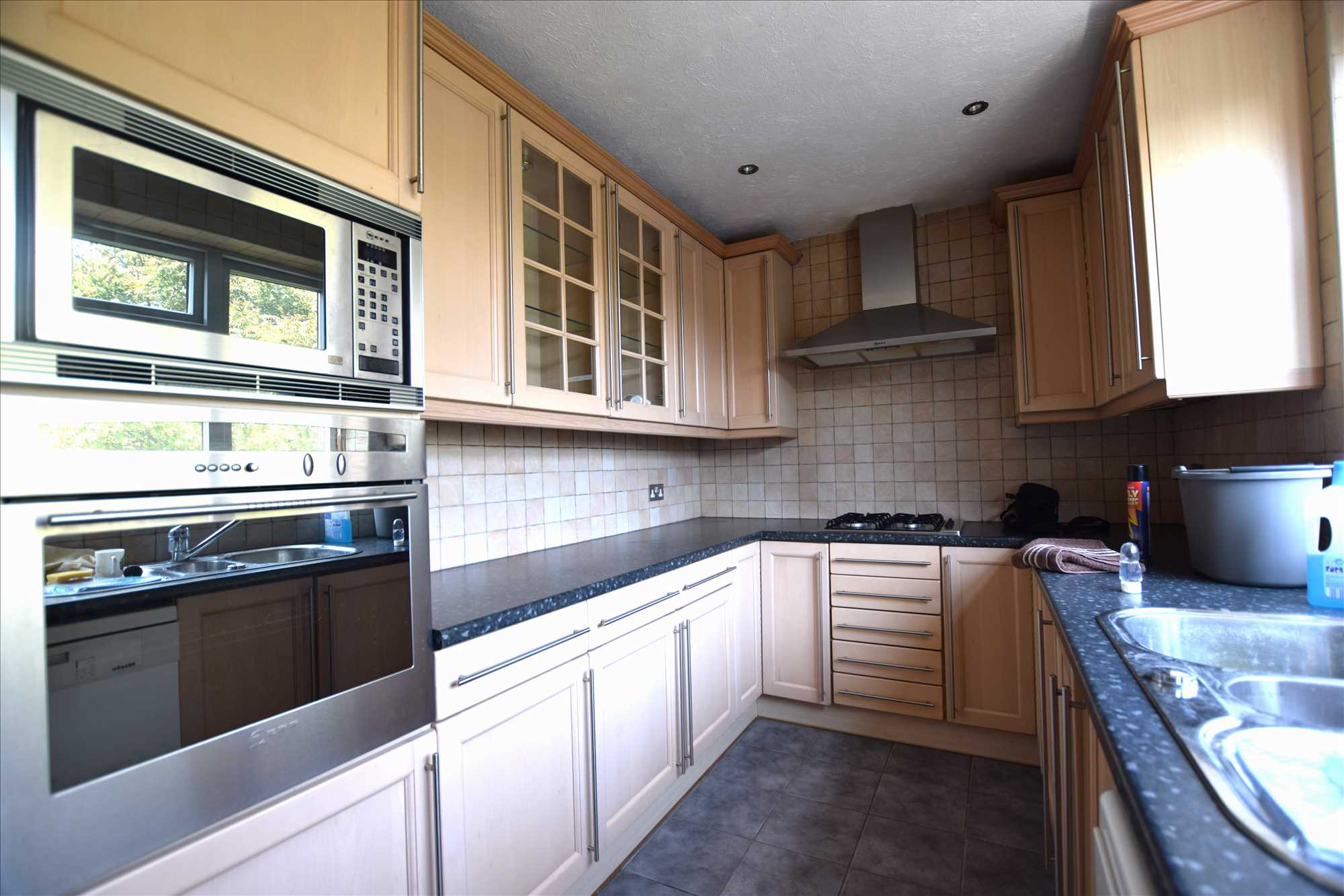 Kent House, Stratton Close, Edgware - Picture 3