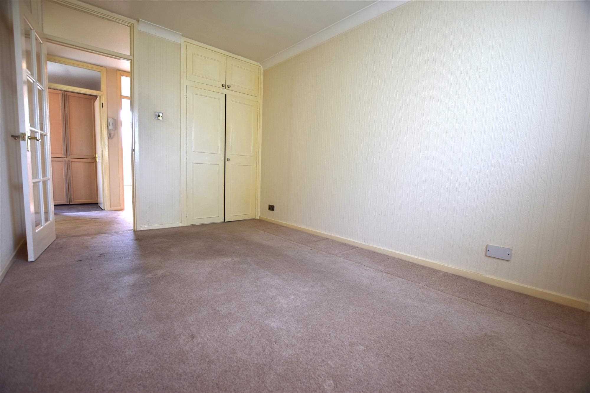 Kent House, Stratton Close, Edgware - Picture 7