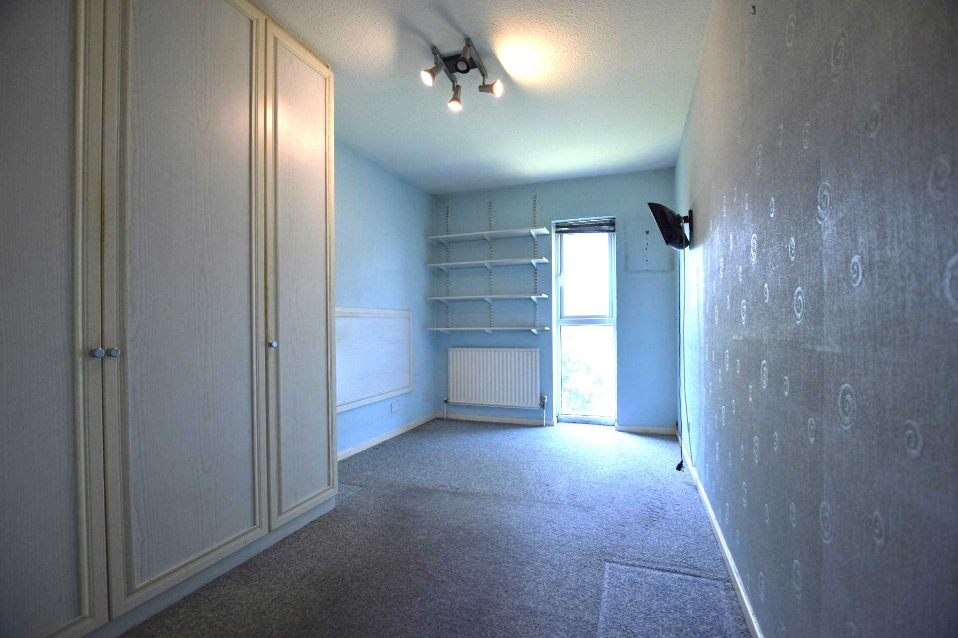 Kent House, Stratton Close, Edgware - Picture 9