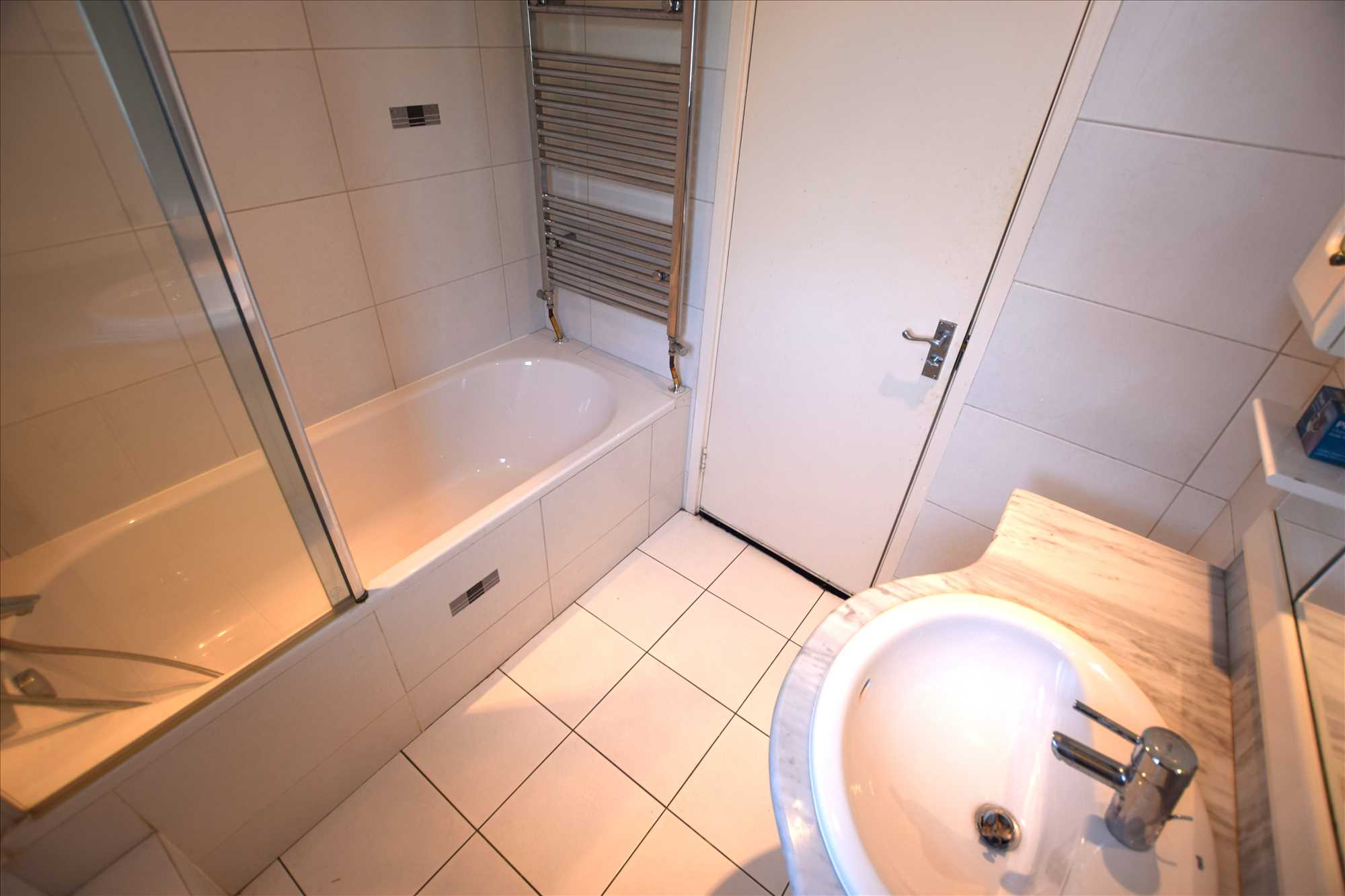 Kent House, Stratton Close, Edgware - Picture 10