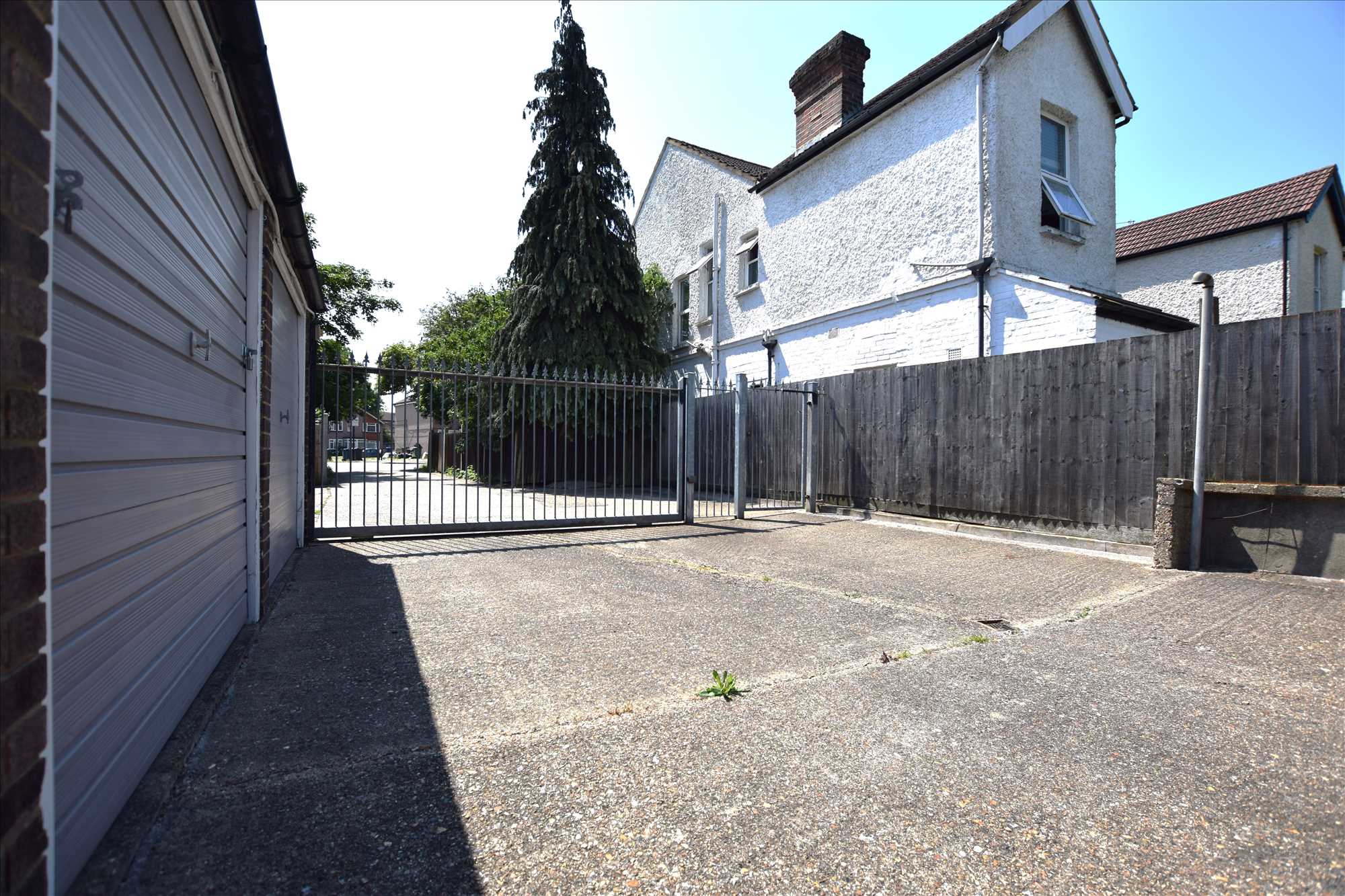 Kent House, Stratton Close, Edgware - Picture 14