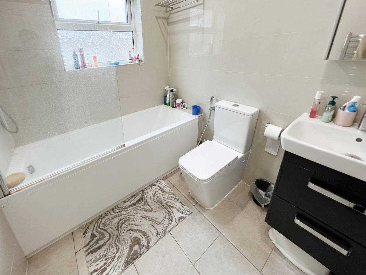 Camplin Road - Picture 7