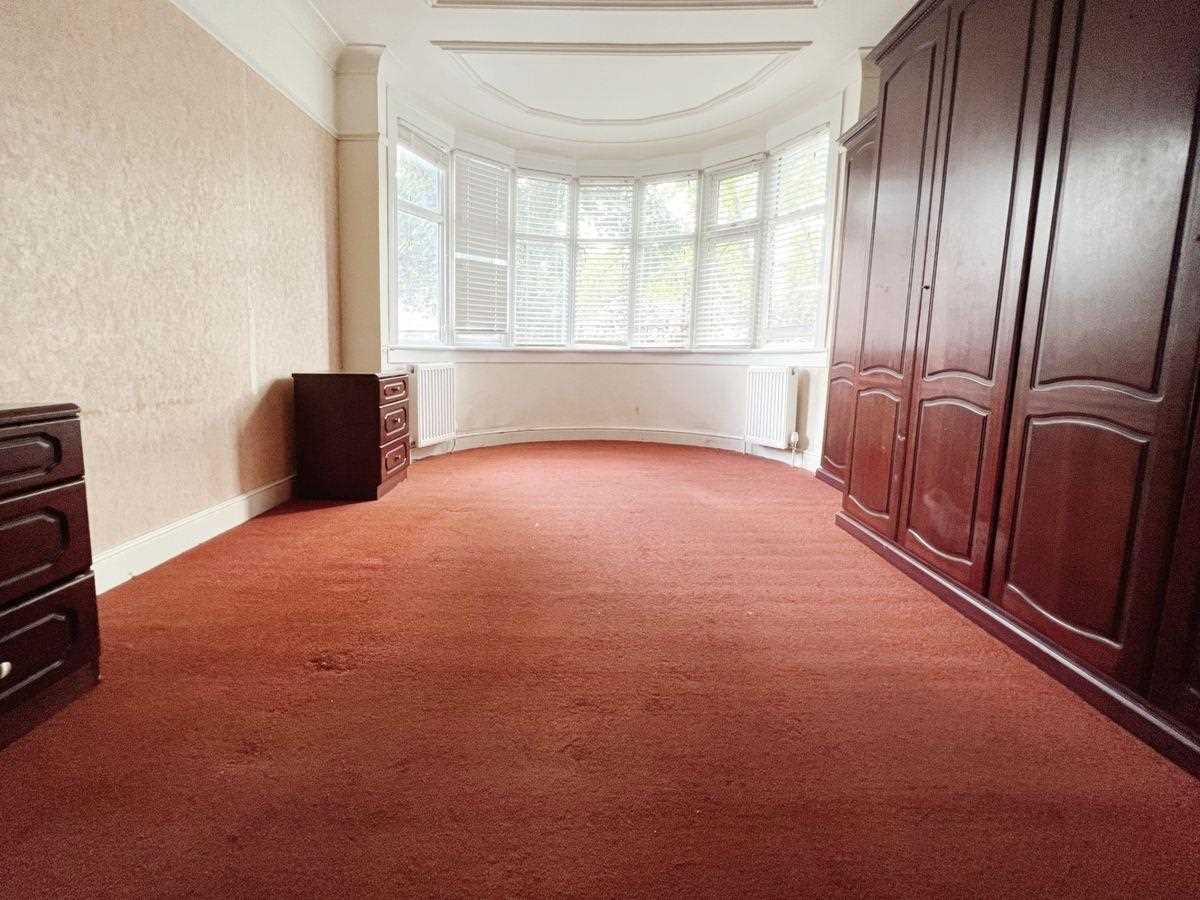 Elm Park - Picture 10