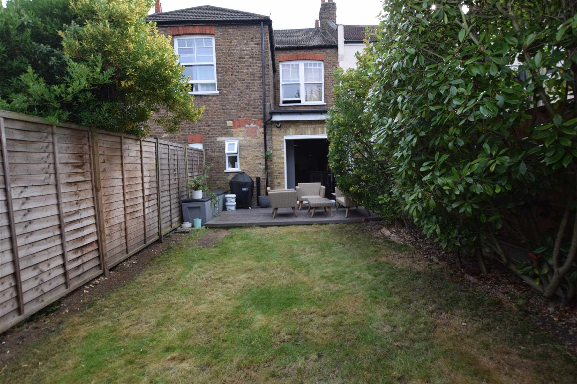 Redbourne Avenue - Picture 8