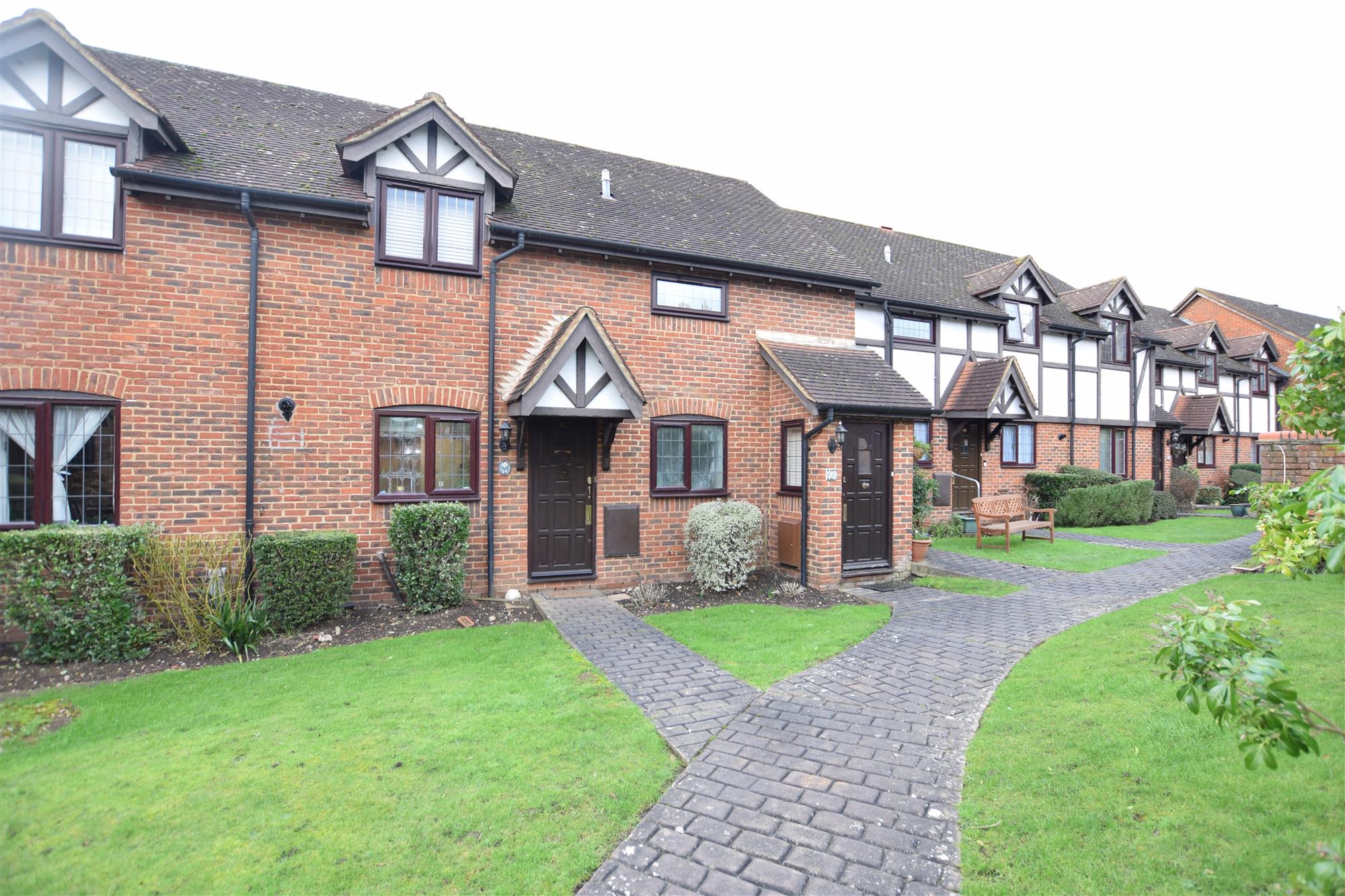 Priory Field Drive - Picture 1