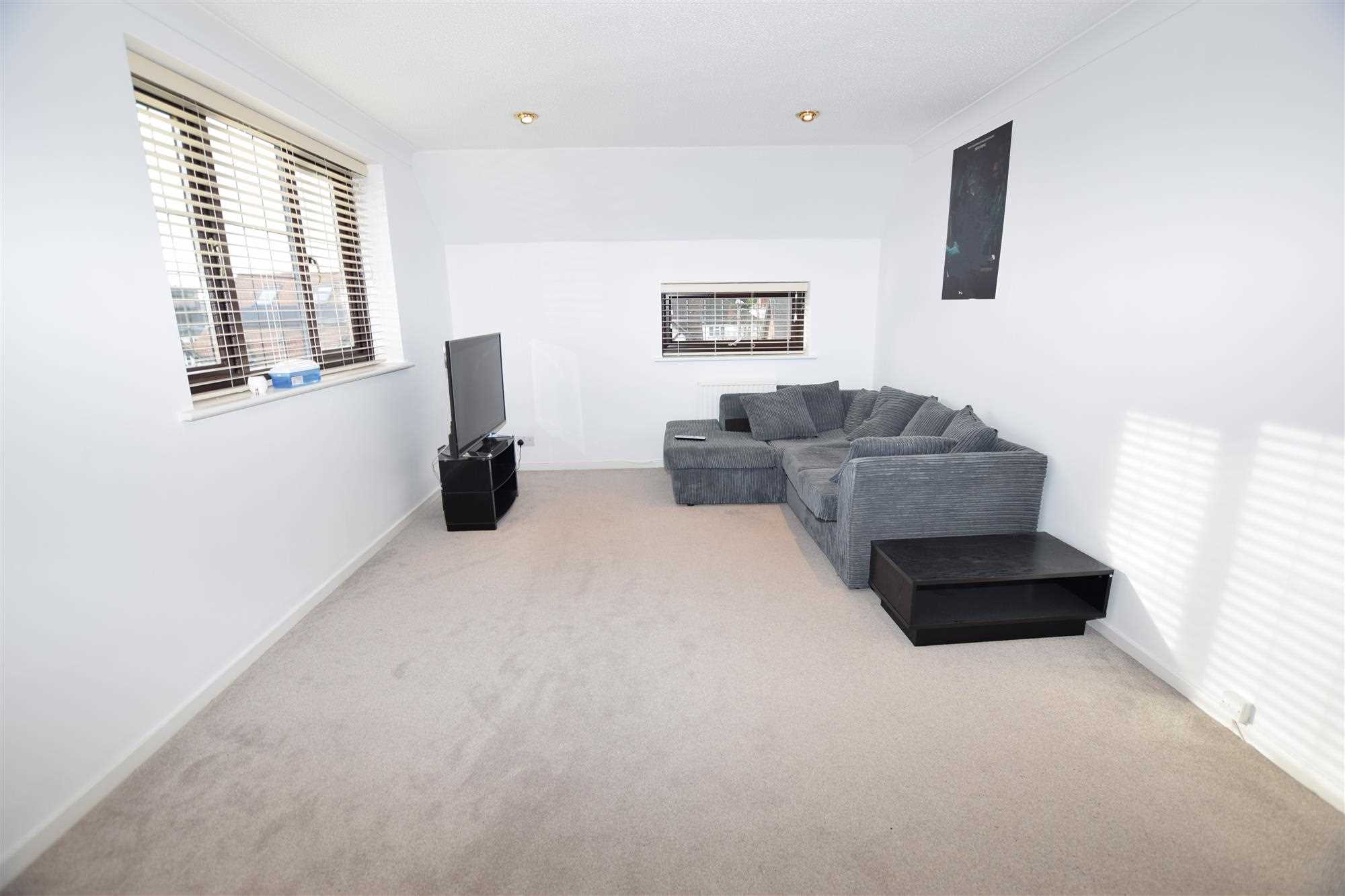 Priory Field Drive - Picture 2