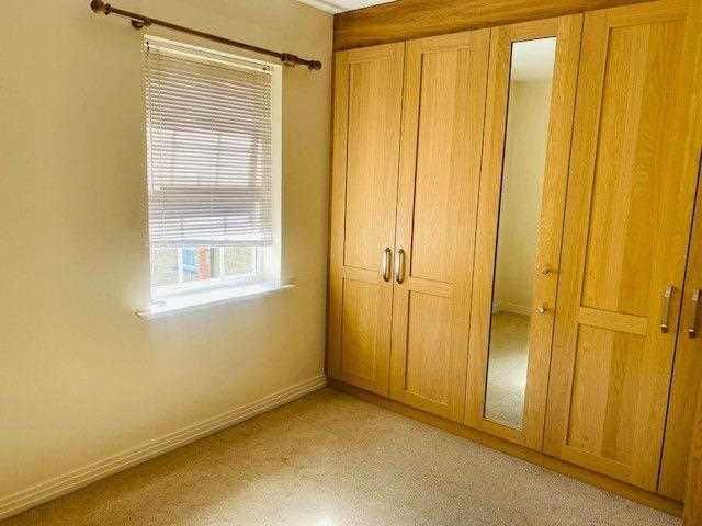 Bushey, Fuller Close - Picture 3
