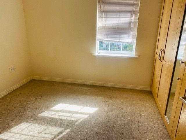 Bushey, Fuller Close - Picture 4