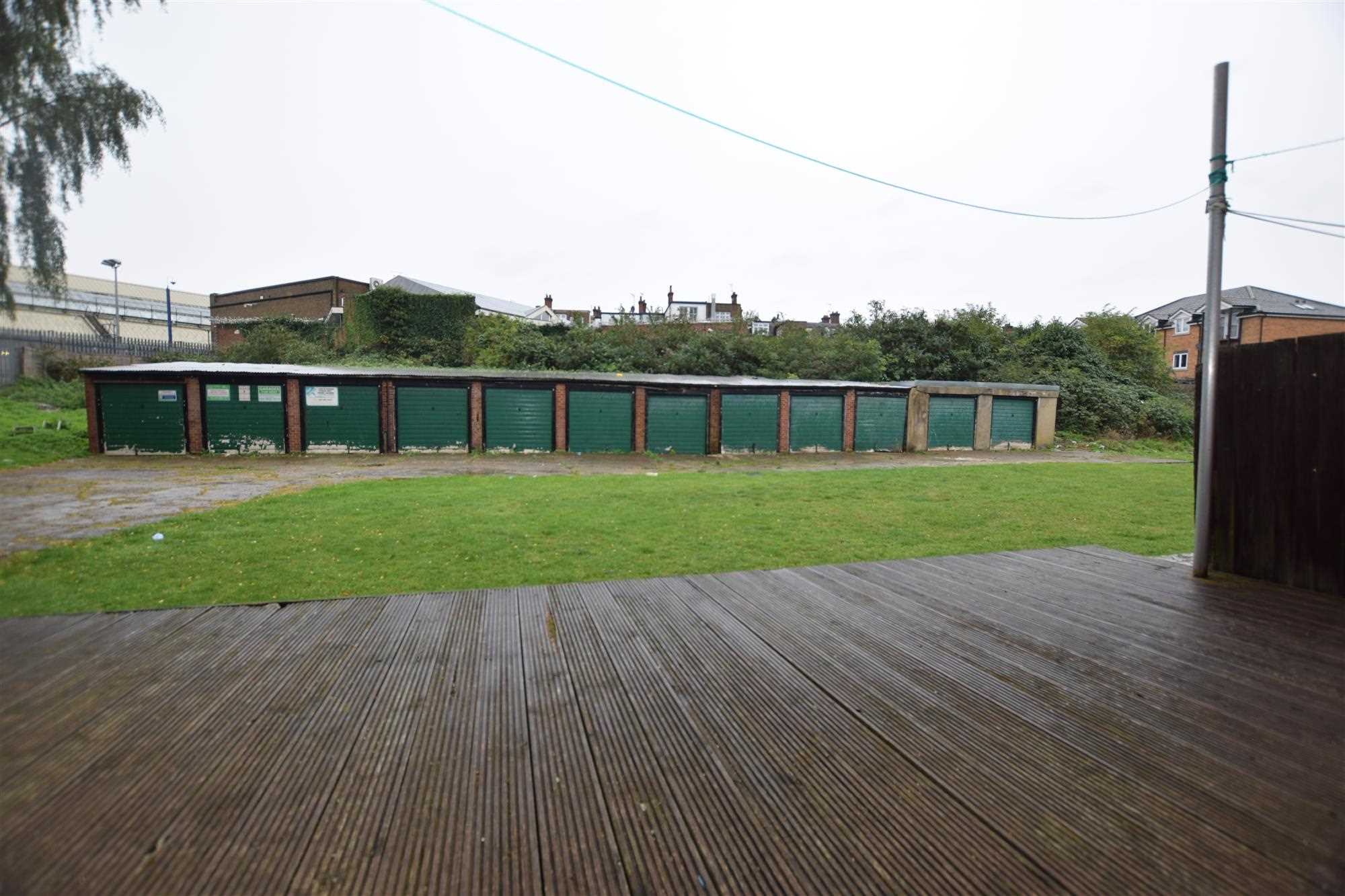 St. Margaret Road - Picture 8
