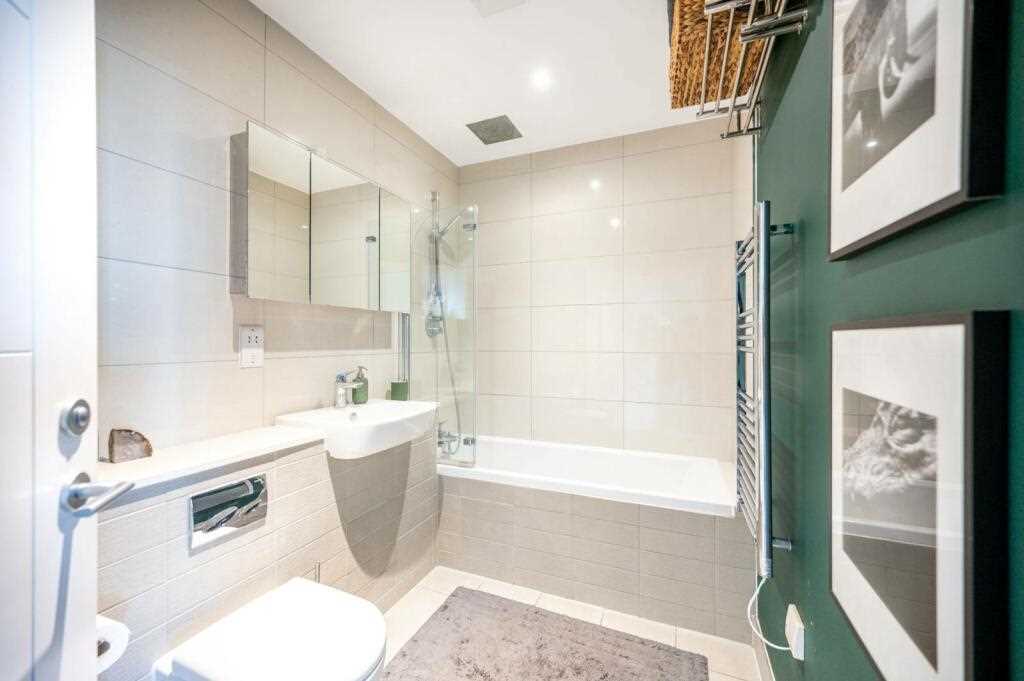 Grove House - Picture 13