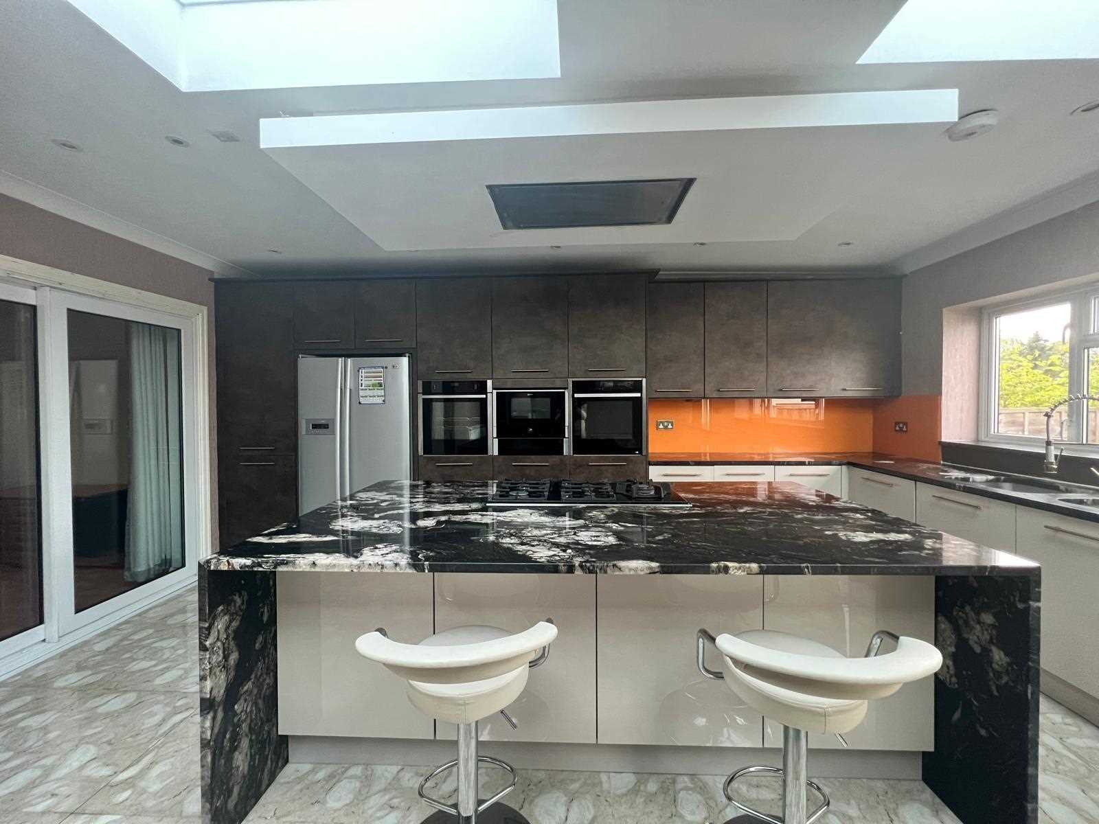 Woodhill Crescent - Picture 3