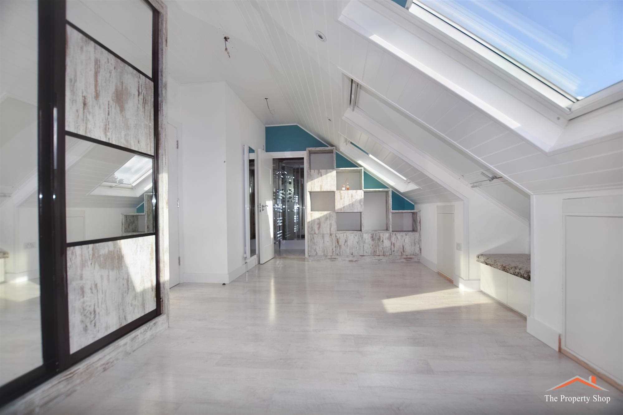 Woodhill Crescent - Picture 8