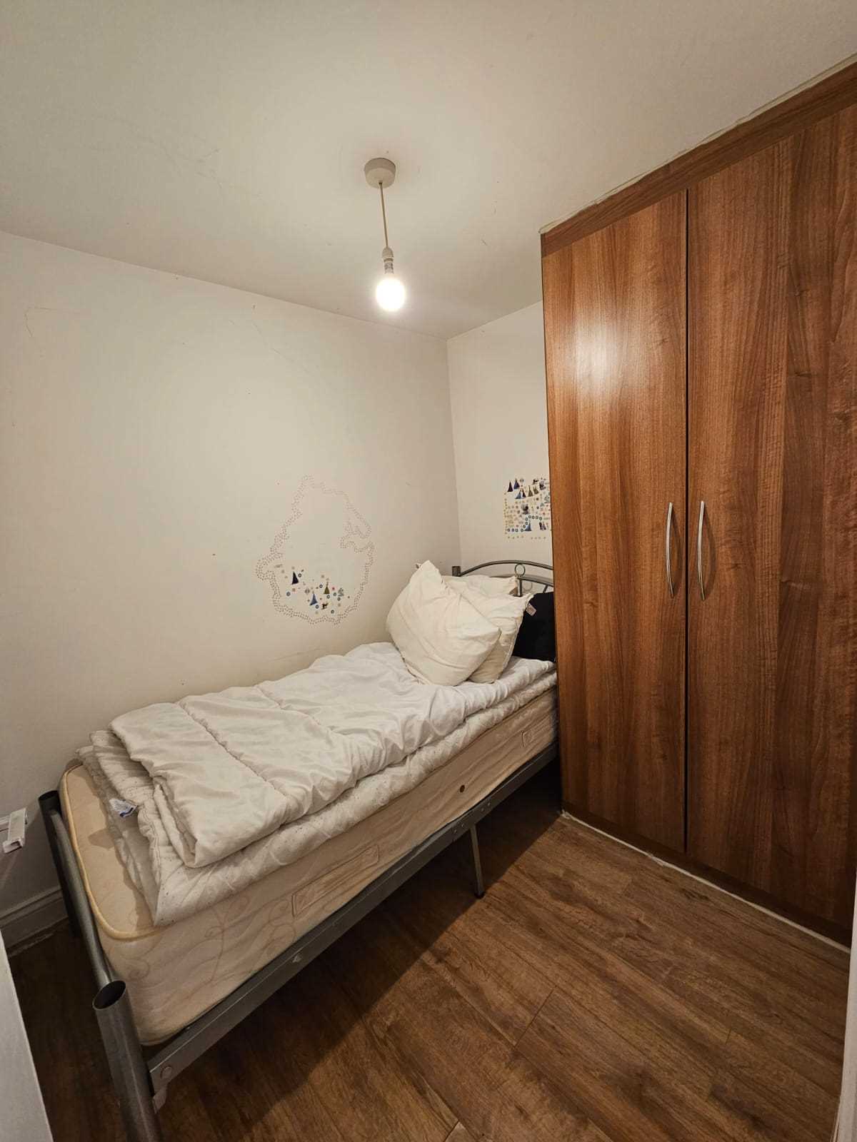 Colindale Avenue - Picture 2