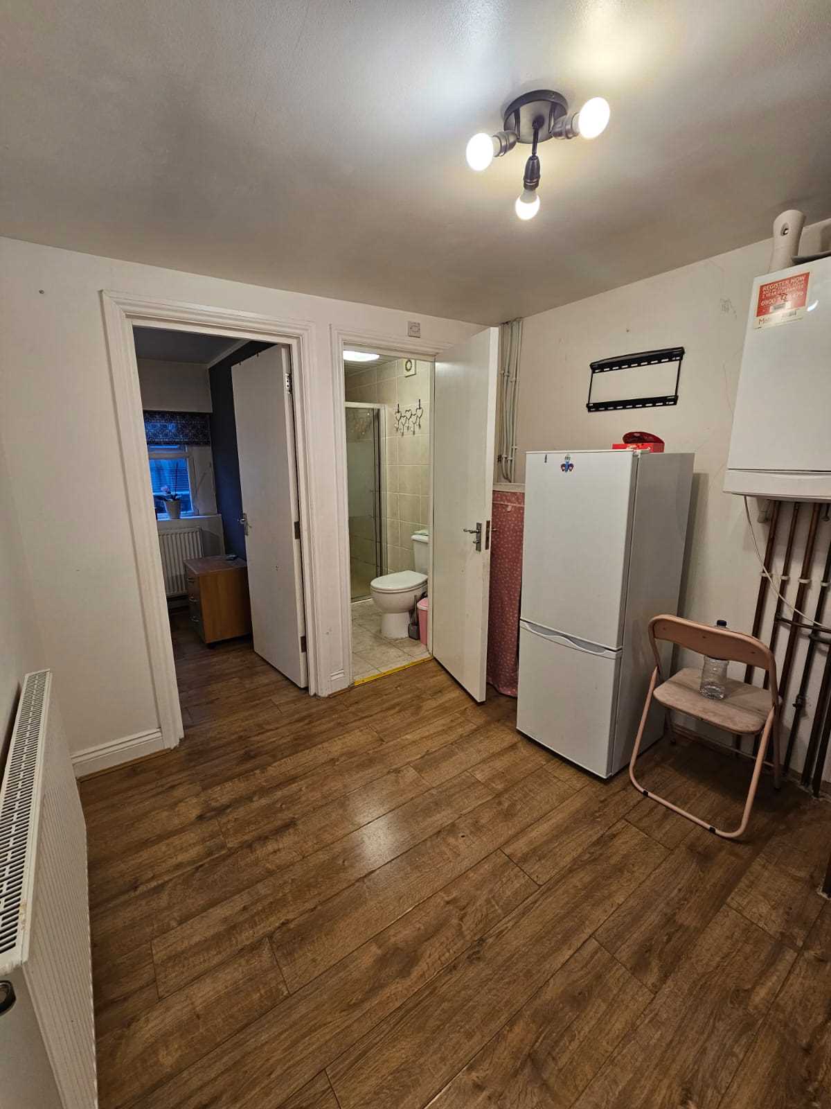 Colindale Avenue - Picture 4