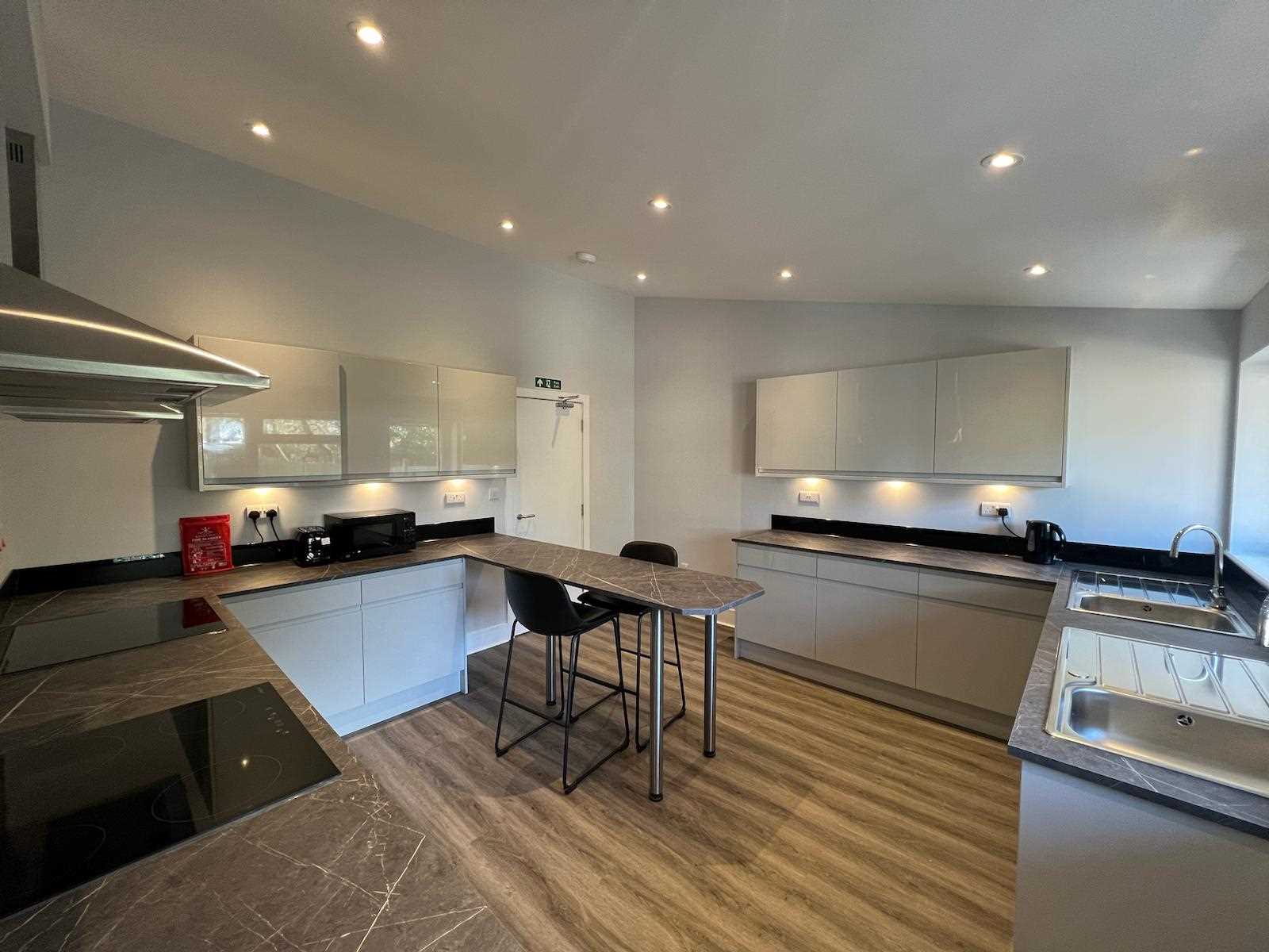 Clapham Park Road - Picture 4