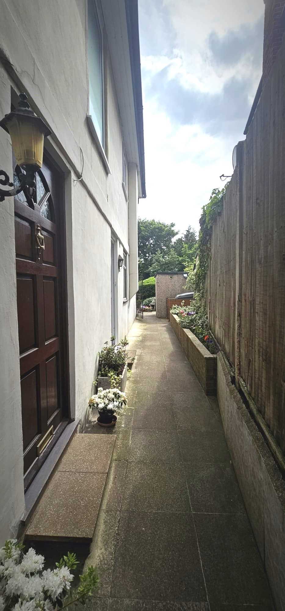 Lovat Close - Picture 4