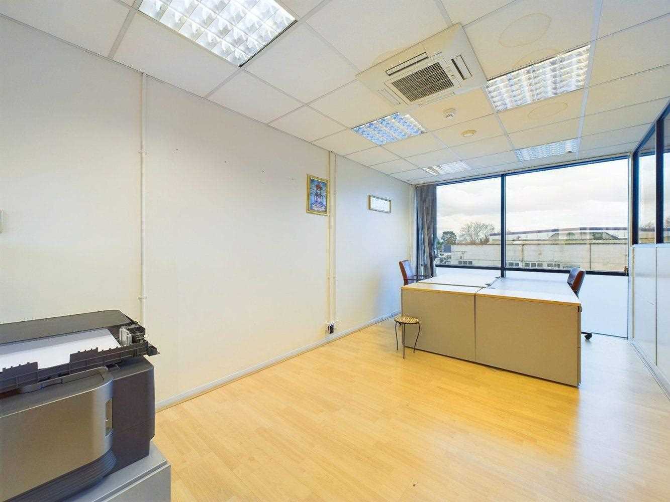 Parr Road - Picture 3
