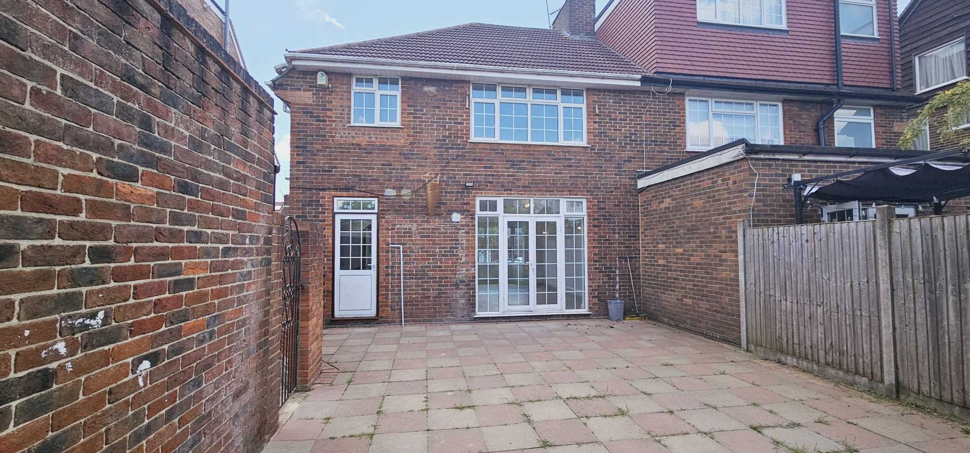 Broadhurst Avenue - Picture 14