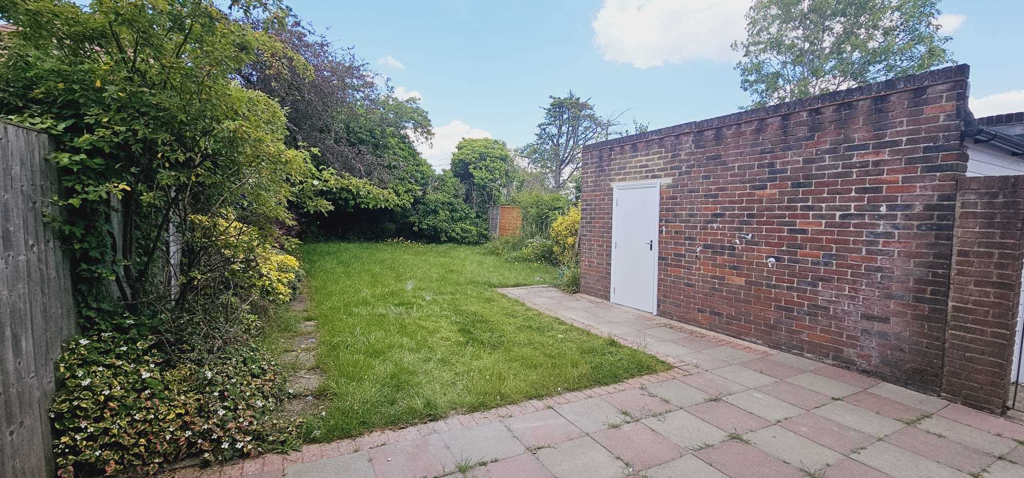 Broadhurst Avenue - Picture 15