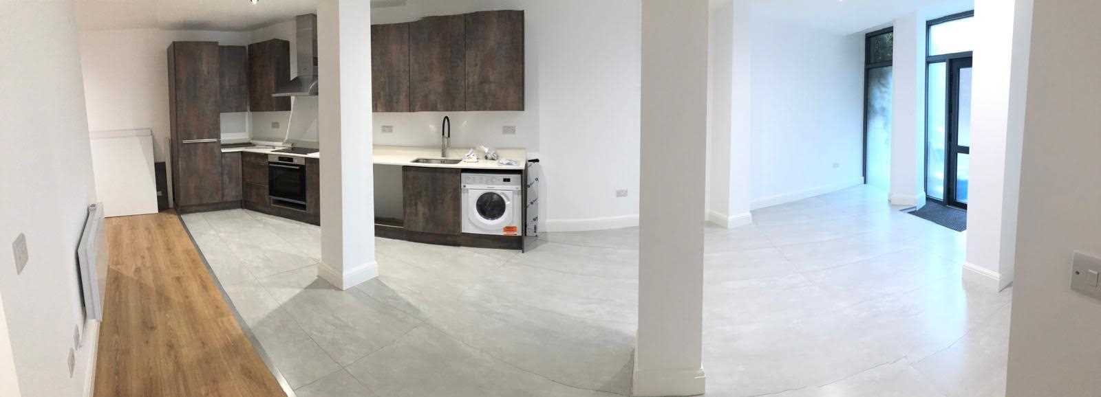 Greyhound Road - Picture 2