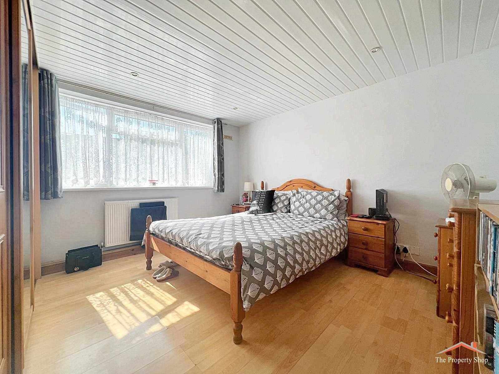 Summit Close - Picture 4